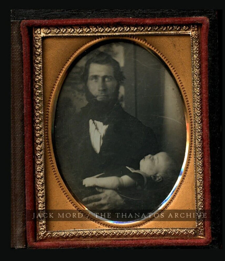 THANATOS.NET POST MORTEM PHOTO COLLECTION MAN HOLDING CHILD DAGUERREOTYPE RARE THANATOS.NET POST MORTEM PHOTO COLLECTION MAN HOLDING CHILD DAGUERREOTYPE RARE