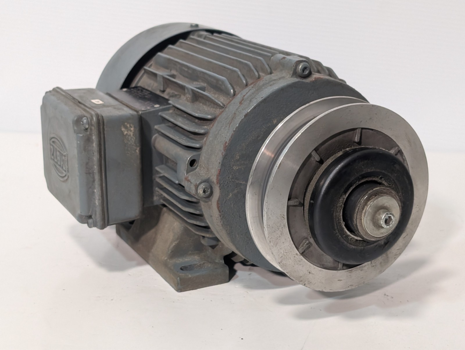 Dietz DR80B/4 Q 3ph AC motor, 0.55kW, 1410/1690 RPM, 190-255/330-440V w/pulley