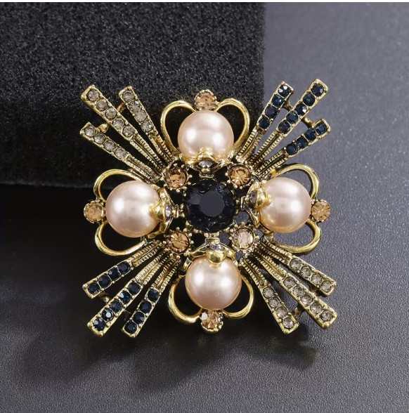 BROOCH- Vintage Style Brooch with Inlaid Rhinestones and Imitation Pearls
