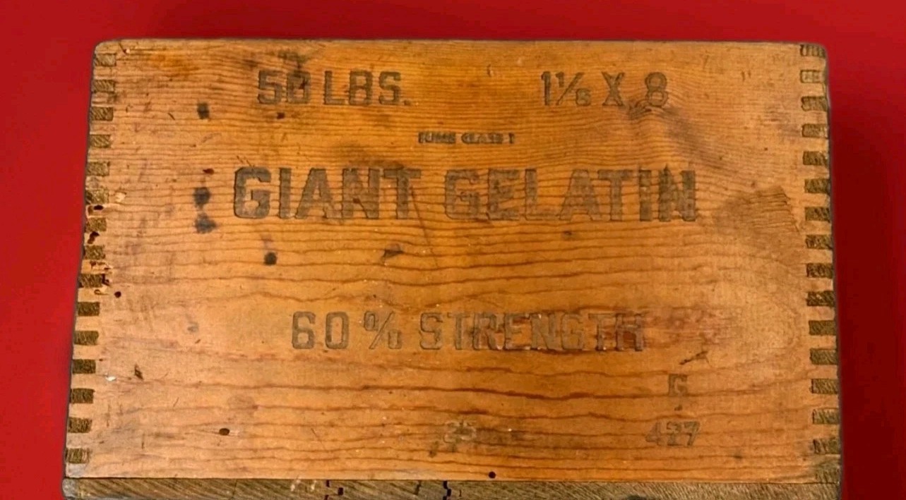 Antique Ammo  Dynamite  Atlas Powder CO Wooden Crate Giant Gelatin Mining Box