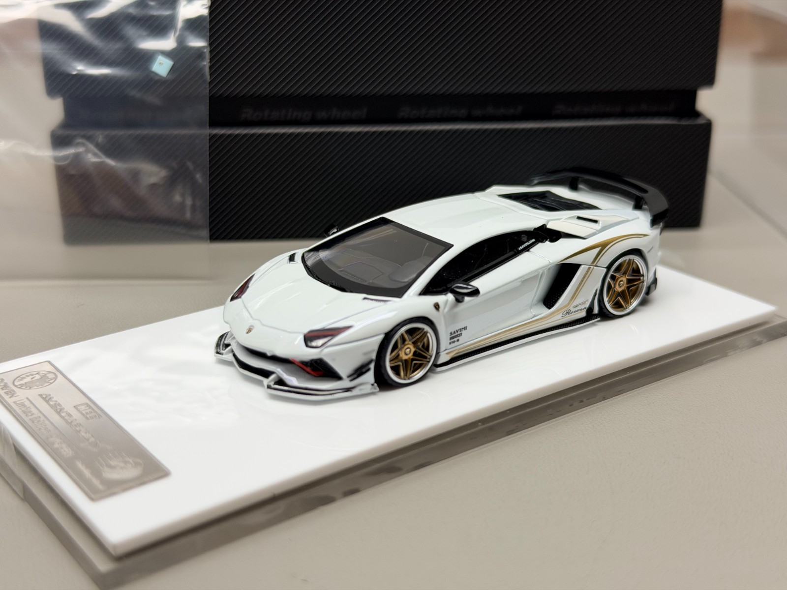Rotating Wheel 1/64 Aventador S Alloy Car Model White Free delivery Rotating Wheel 1/64 Aventador S Alloy Car Model White Free delivery