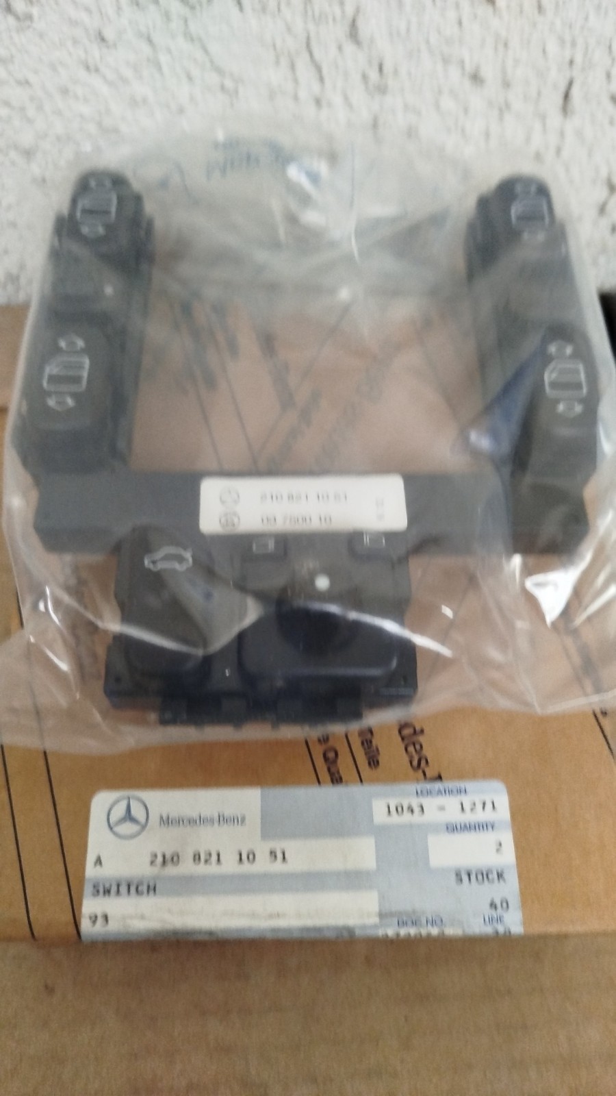 Genuine OEM Mercedes Benz W210 98-02 window Switch 2108211051 Genuine OEM Mercedes Benz W210 98-02 window Switch 2108211051