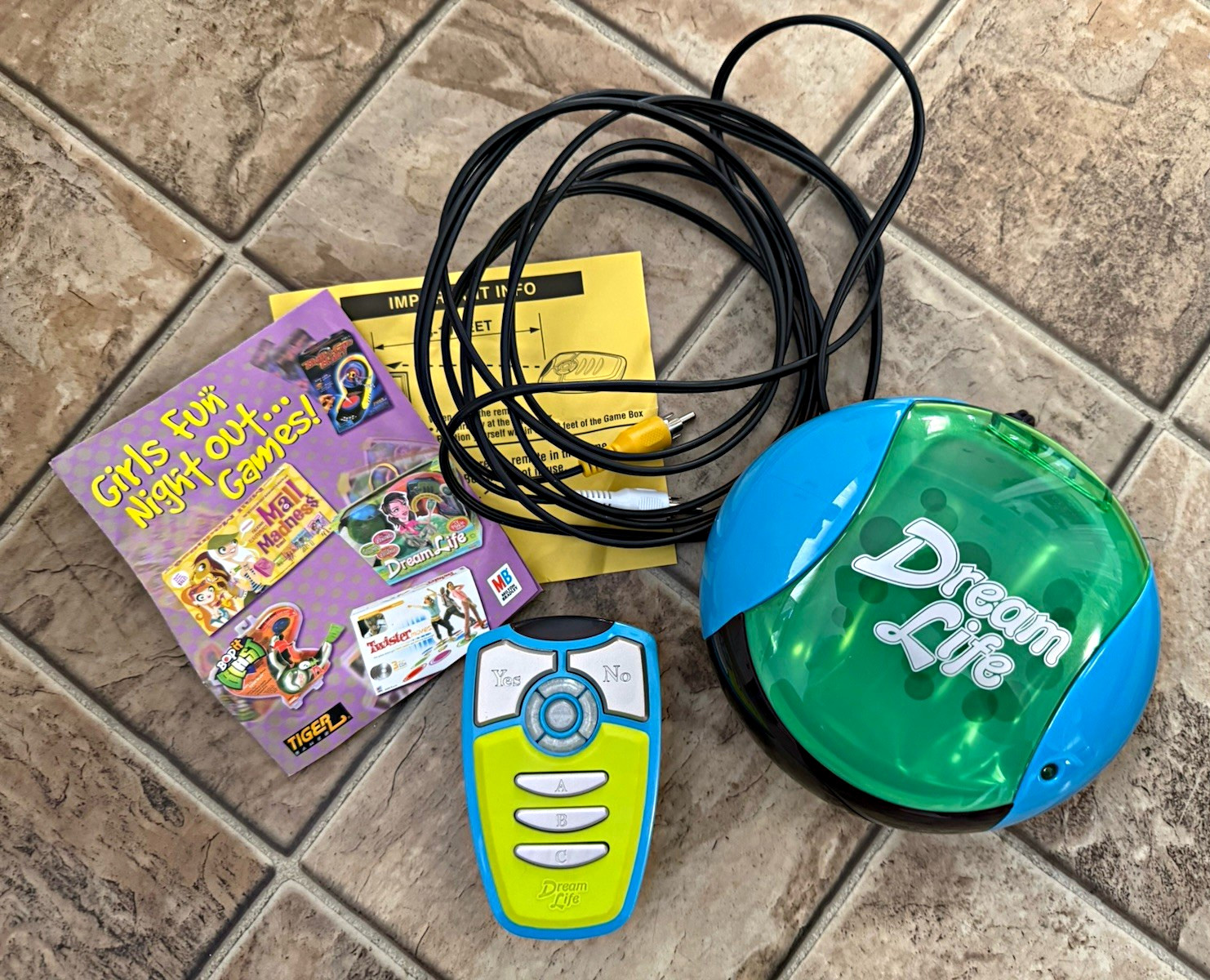 Vintage Dream Life Handheld Electronic Game w/ Remote & Manual (2005) Vintage Dream Life Handheld Electronic Game w/ Remote & Manual (2005)