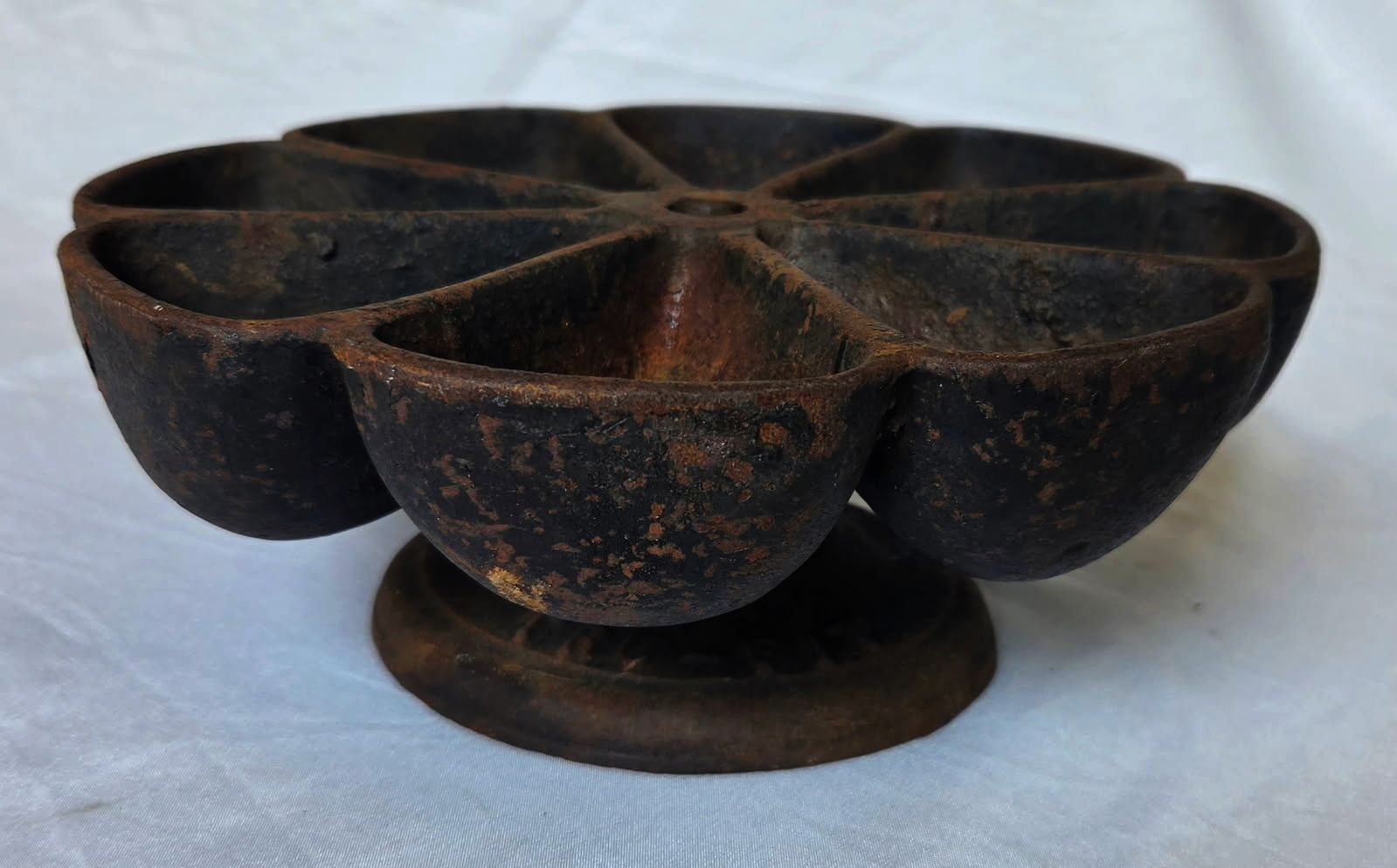 Antique Tru-Fit Cast Iron Cobbler's Rotating Nail Caddy Hardware Store Nail Bin Antique Tru-Fit Cast Iron Cobbler's Rotating Nail Caddy Hardware Store Nail Bin