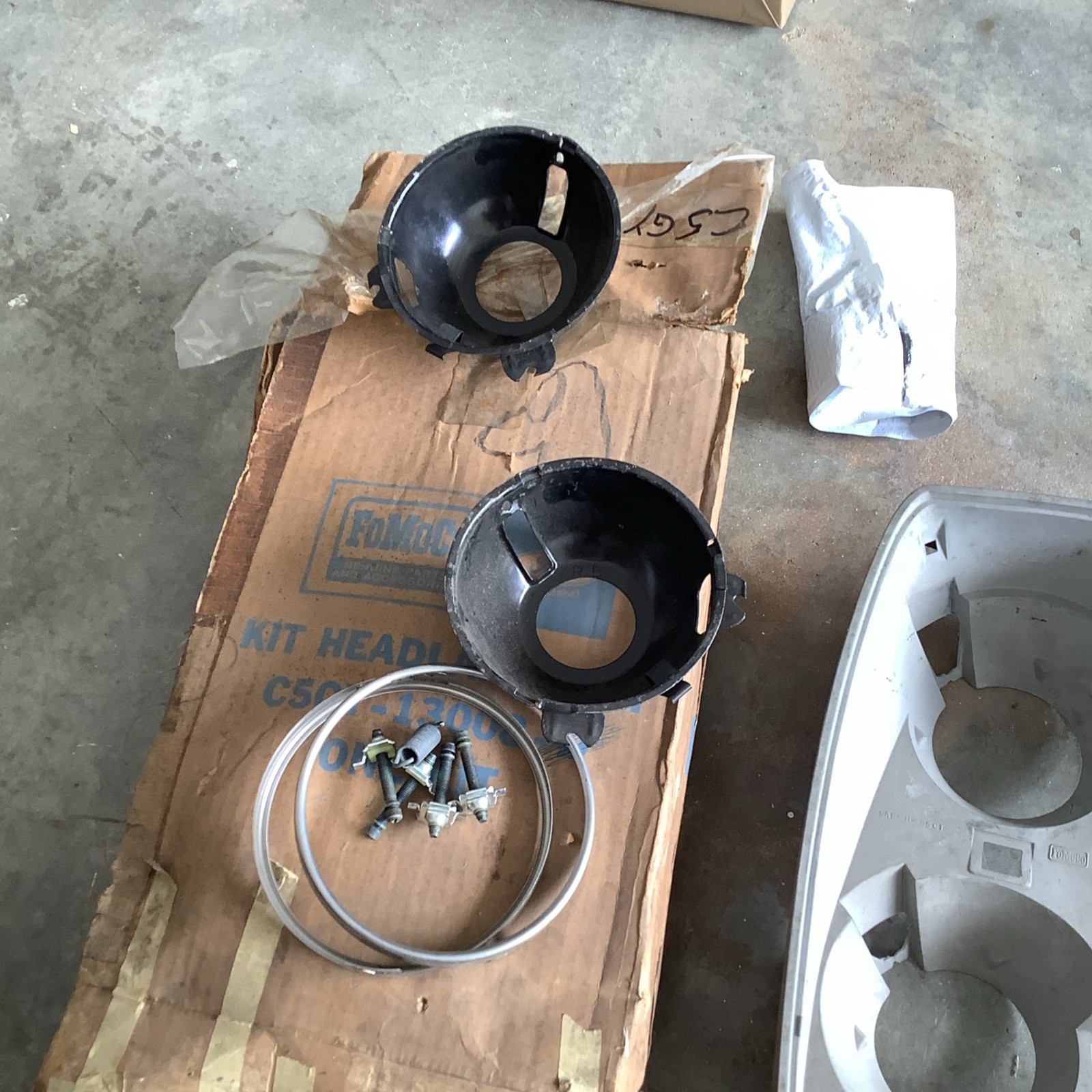 Nos 1965 Mercury Comet Cyclone RH Headlamp Extension 
