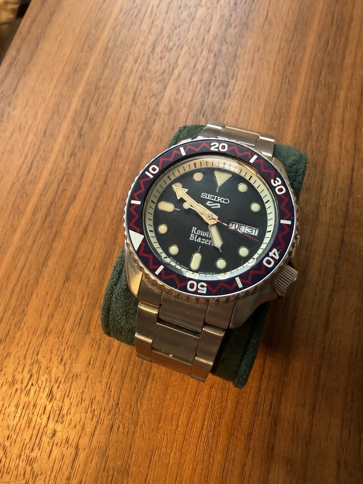 SEIKO X ROWING BLAZERS ZIG ZAG AUTOMATIC WATCH, SRPG51J8