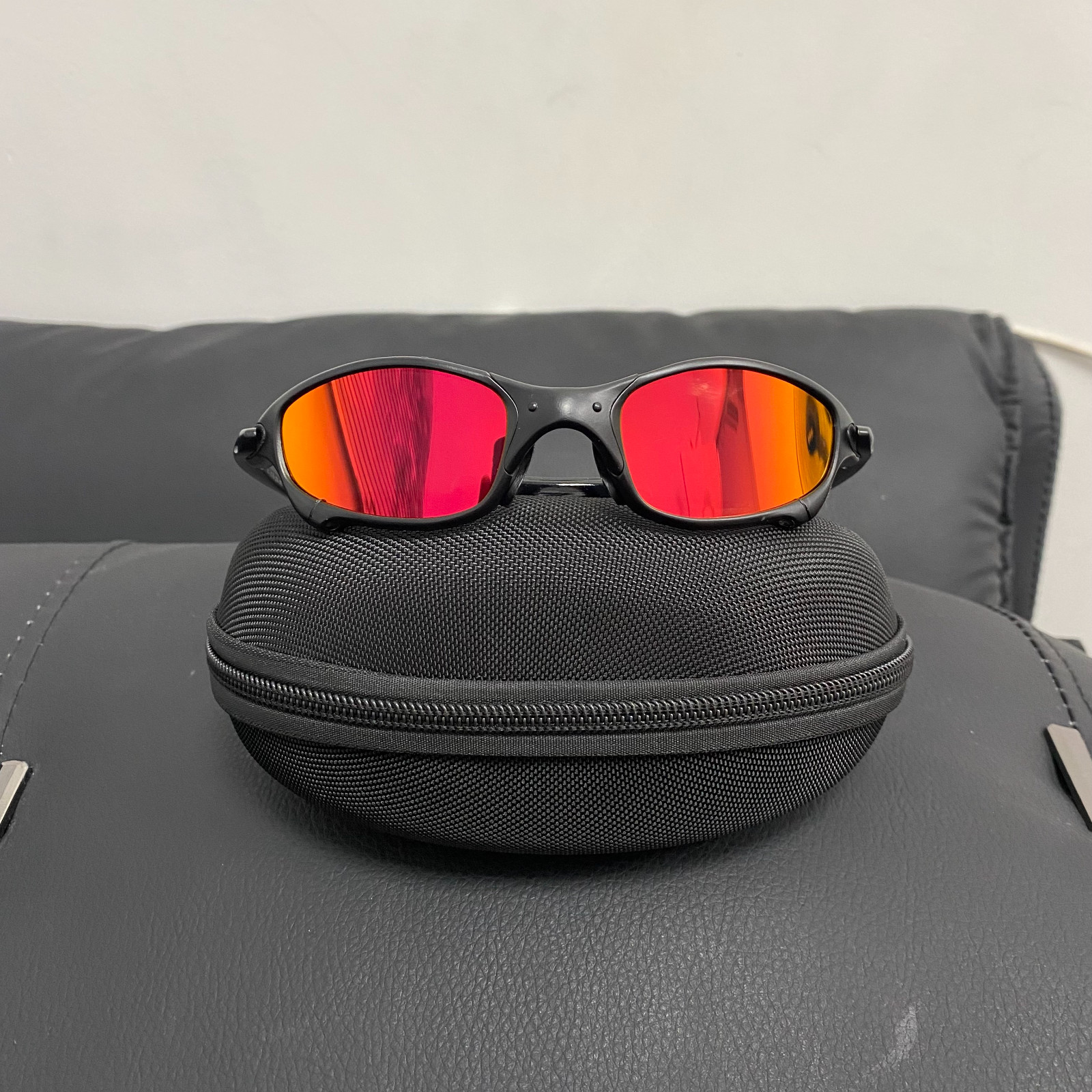 Oakley Juliet 1.0 X-Metal Polarized Sunglasses Red Lens Black Frames Vintage Oakley Juliet 1.0 X-Metal Polarized Sunglasses Red Lens Black Frames Vintage