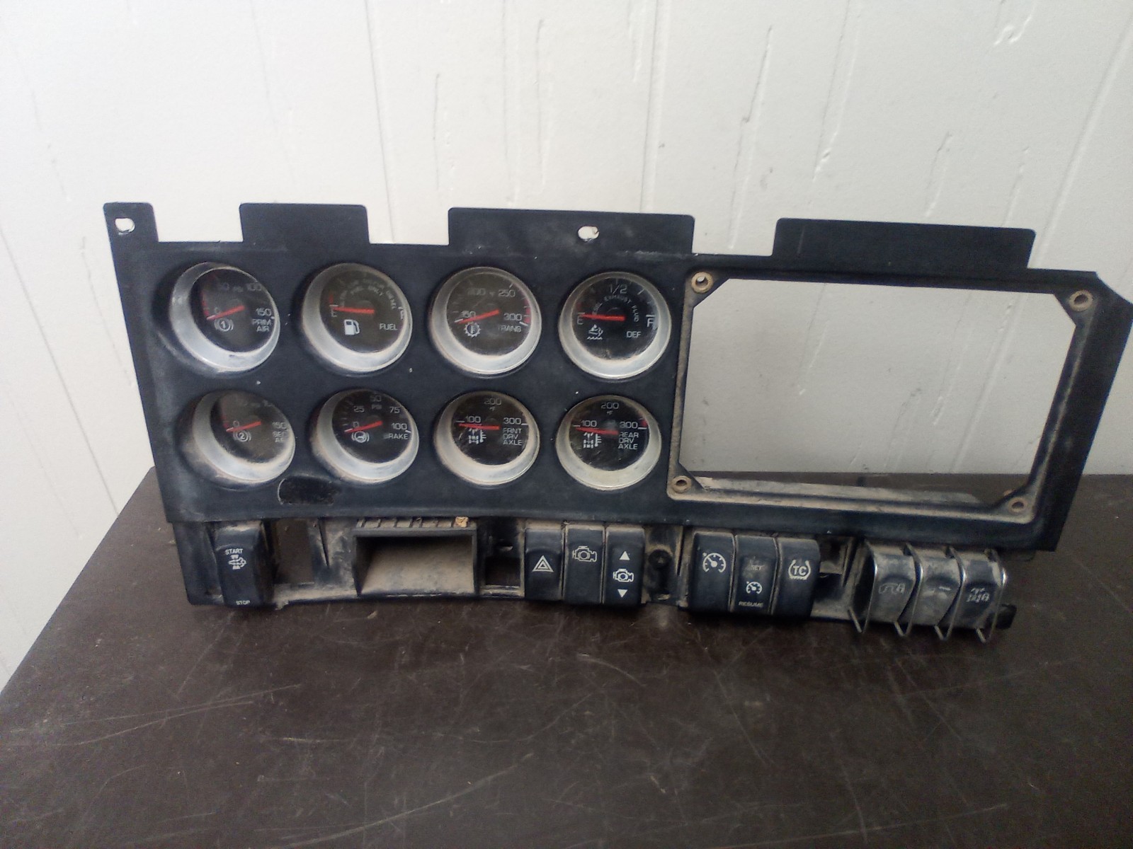 Kenworth T660 Instrument Cluster P/N S64-1196-1081