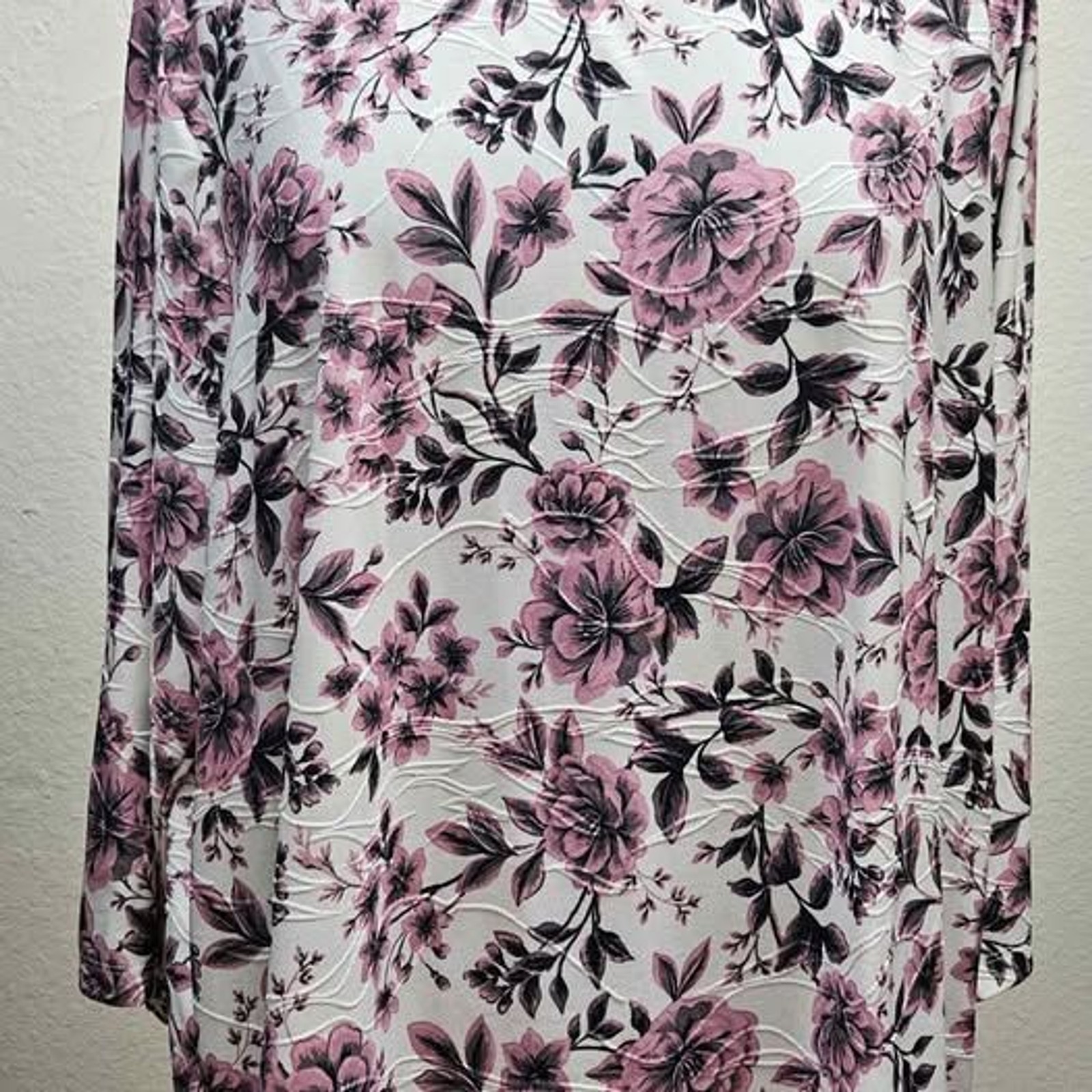 Emily Daniel\'s 3/4 Sleeved Floral Textured Top Womens 1XL