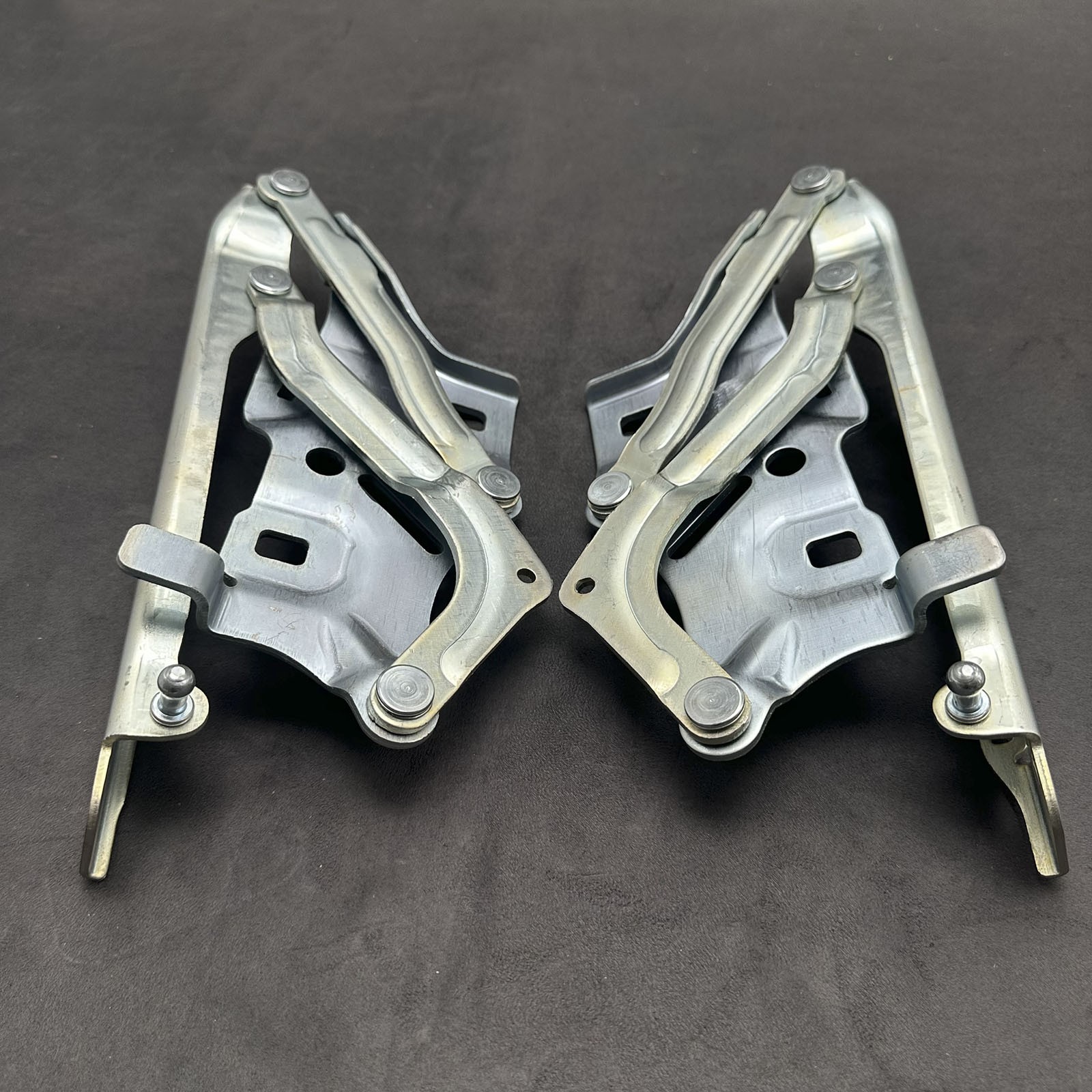 New A Pair Hood Hinge Left & Right 8W6823302D 8W6823301D for 2017-2025 Audi A5 New A Pair Hood Hinge Left & Right 8W6823302D 8W6823301D for 2017-2025 Audi A5