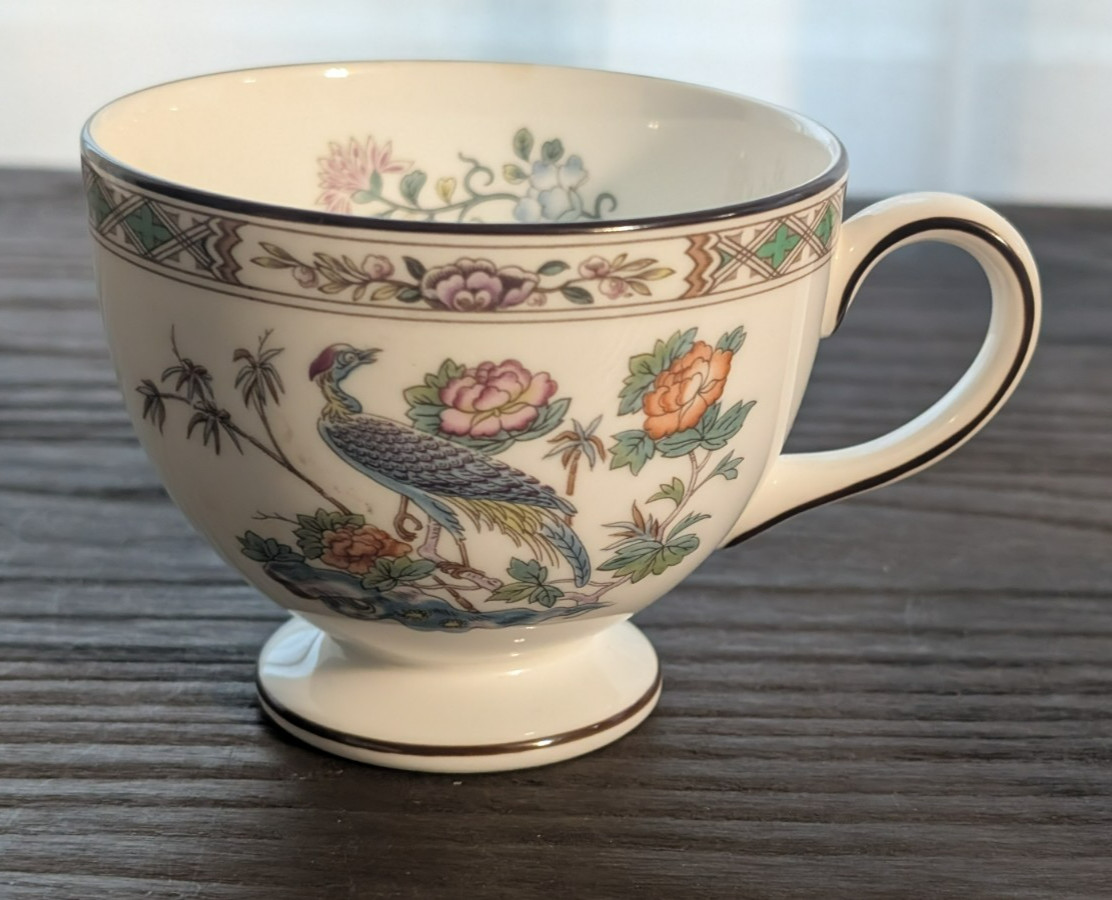 Wedgwood Kutani Crane Set of 8 Teacups Dark Brown Trim R4464 Fine Bone China