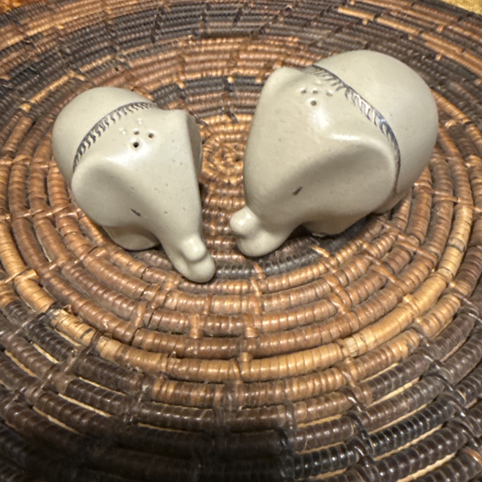 Vintage Emilia Castillo Signed Elephants Salt & Pepper Shaker Mexican Porcelain Vintage Emilia Castillo Signed Elephants Salt & Pepper Shaker Mexican Porcelain