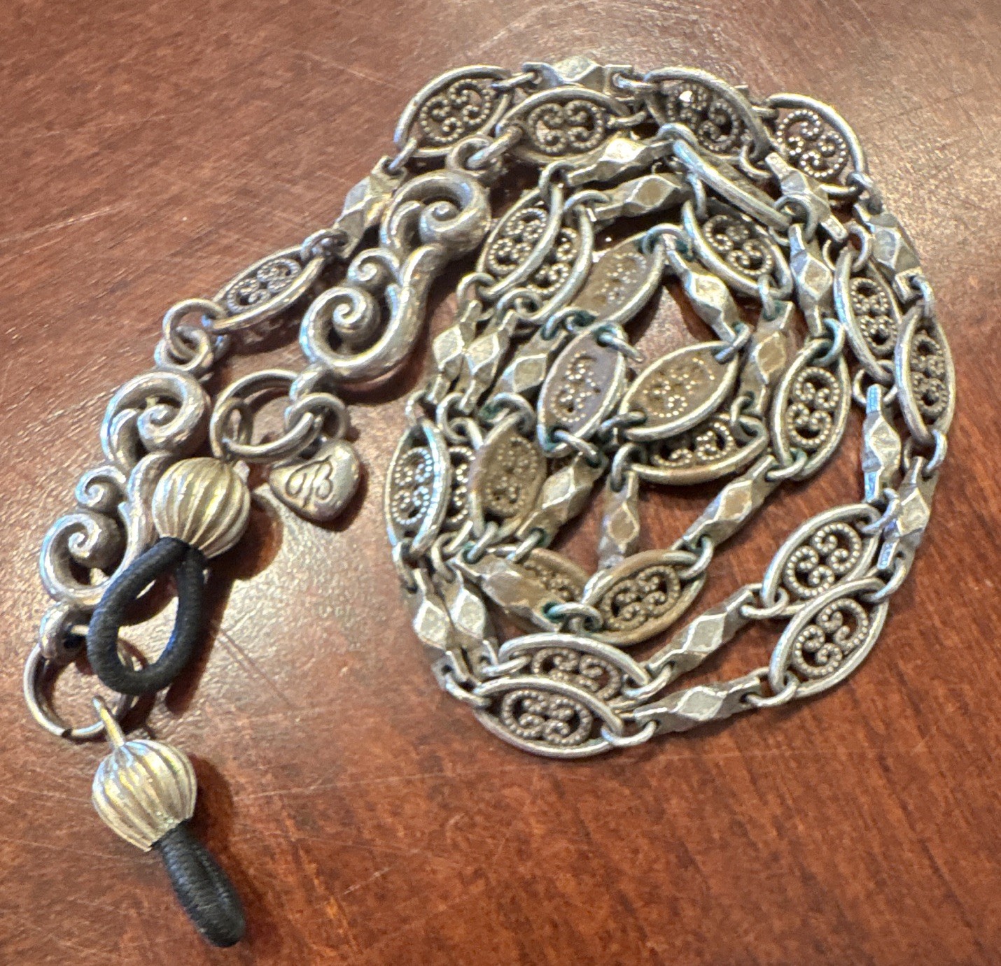Beautiful Brighton Silver Plate Filigree Marla Eyeglass Holder Chain Beautiful Brighton Silver Plate Filigree Marla Eyeglass Holder Chain