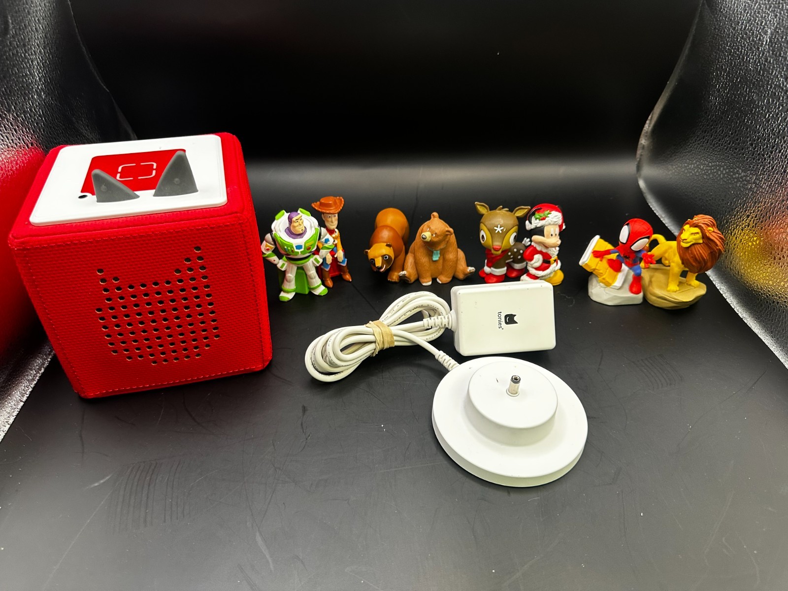 TONIEBOX | Red Toniebox, Charger and 8 Tonies