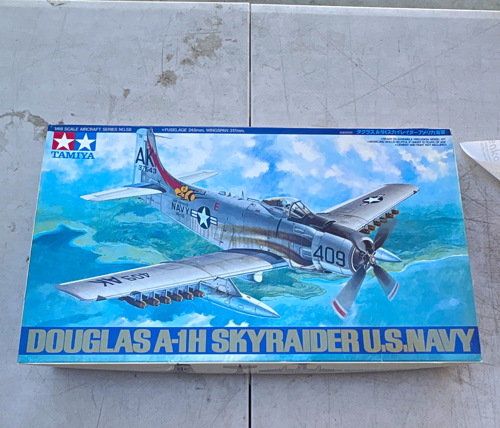 Tamiya 1:48 Douglas A-1H Skyraider U.S. Navy airplane kit 61058 open Tamiya 1:48 Douglas A-1H Skyraider U.S. Navy airplane kit 61058 open