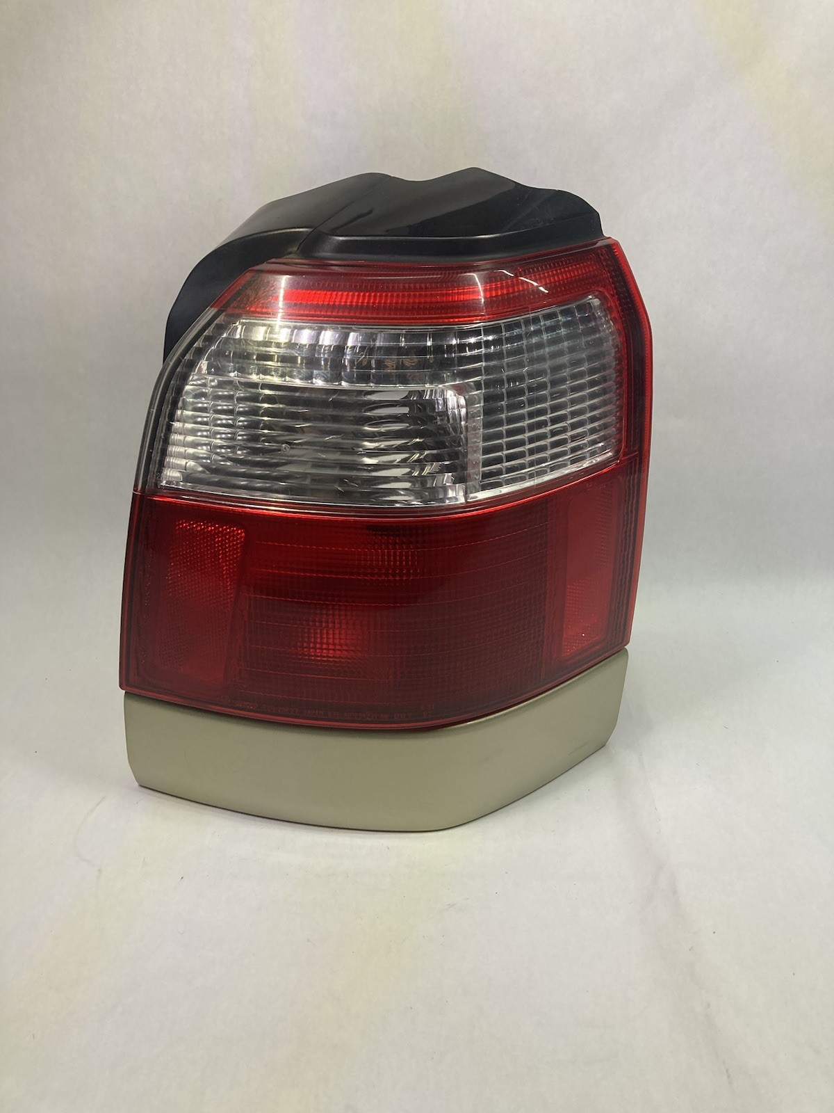 2001-2002 Subaru Forester RH Passenger Side Tail Light Assembly - Used Oem