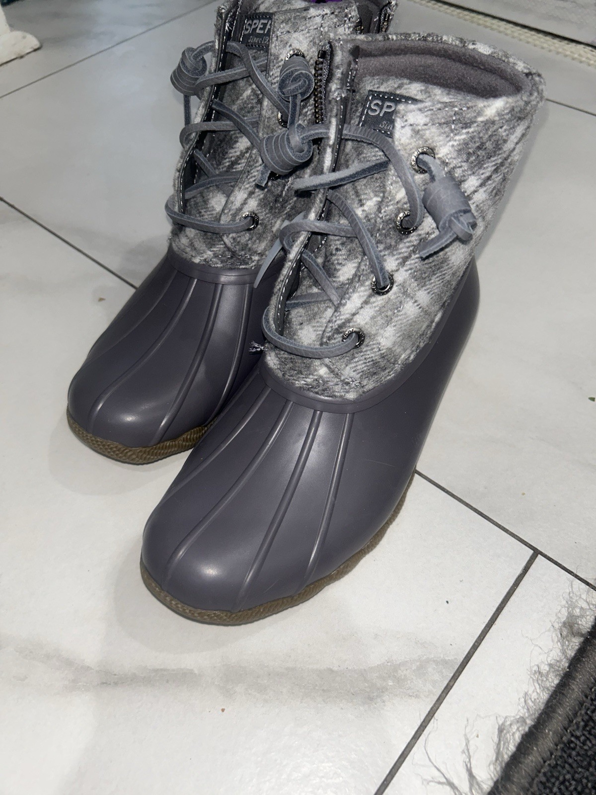 Sperry Saltwater Women\'s Gray Plaid Ankle Lace-Up Insulated Duck Rain Boot 6.5