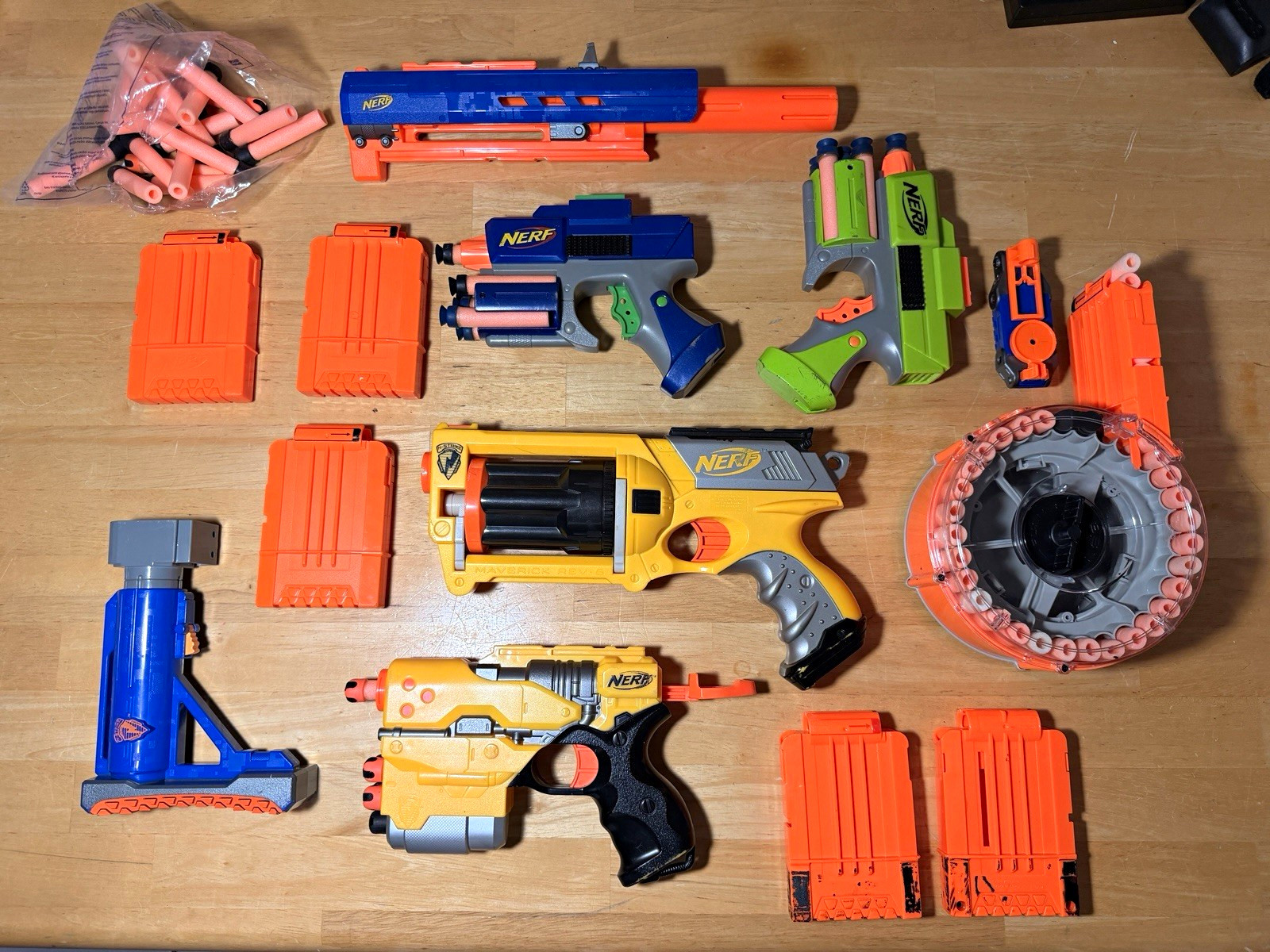 NERF N-Strike Dart Blaster Lot w/ 5 Magazines, Drum Mag & Foam Darts NERF N-Strike Dart Blaster Lot w/ 5 Magazines, Drum Mag & Foam Darts