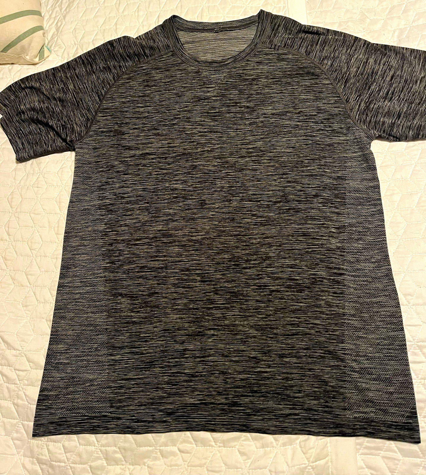 lululemon Metal Vent Tech Men’s L Crew Neck Short Sleeve Gray Tee Breathable lululemon Metal Vent Tech Men’s L Crew Neck Short Sleeve Gray Tee Breathable