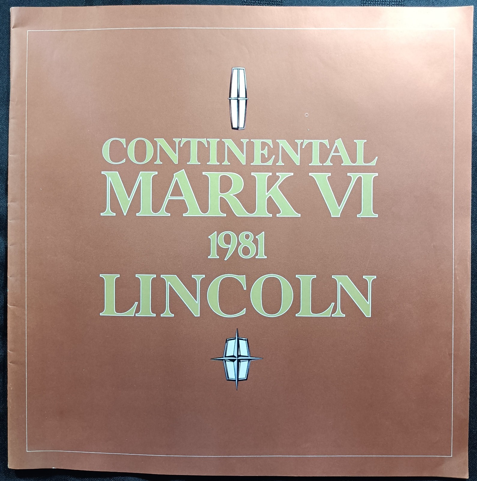 1981 Lincoln Continental / Continental Mark VI Sales Brochure 28pgs