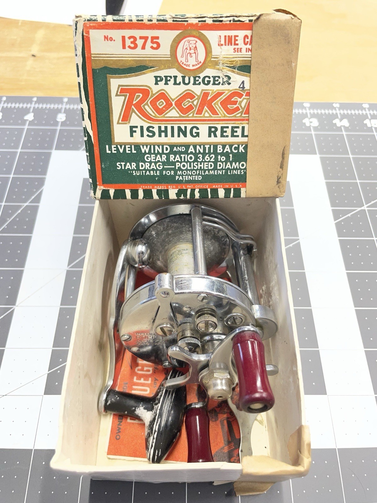 Pflueger Rocket No. 1375 Fishing Reel Fully Functional Baitcasting Vintage Nice