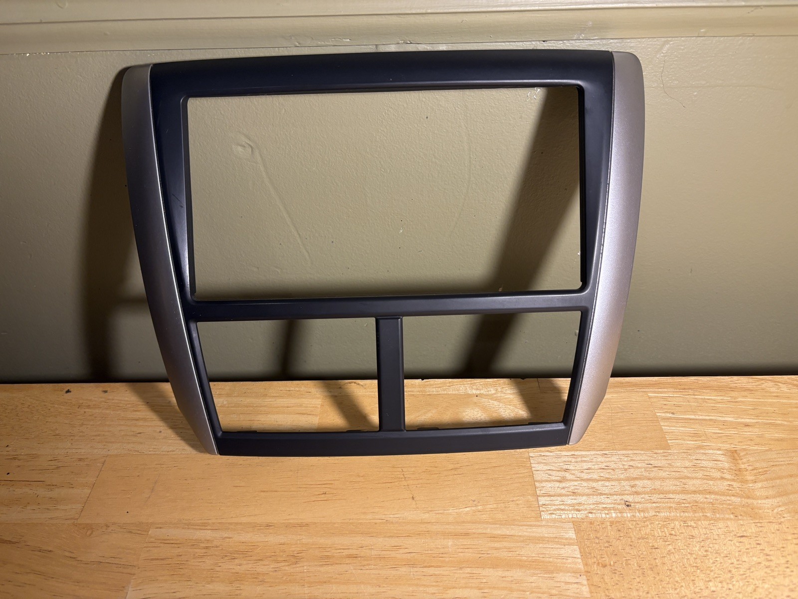 09 10 Subaru Forester Dash Audio Radio Trim Bezel Panel 