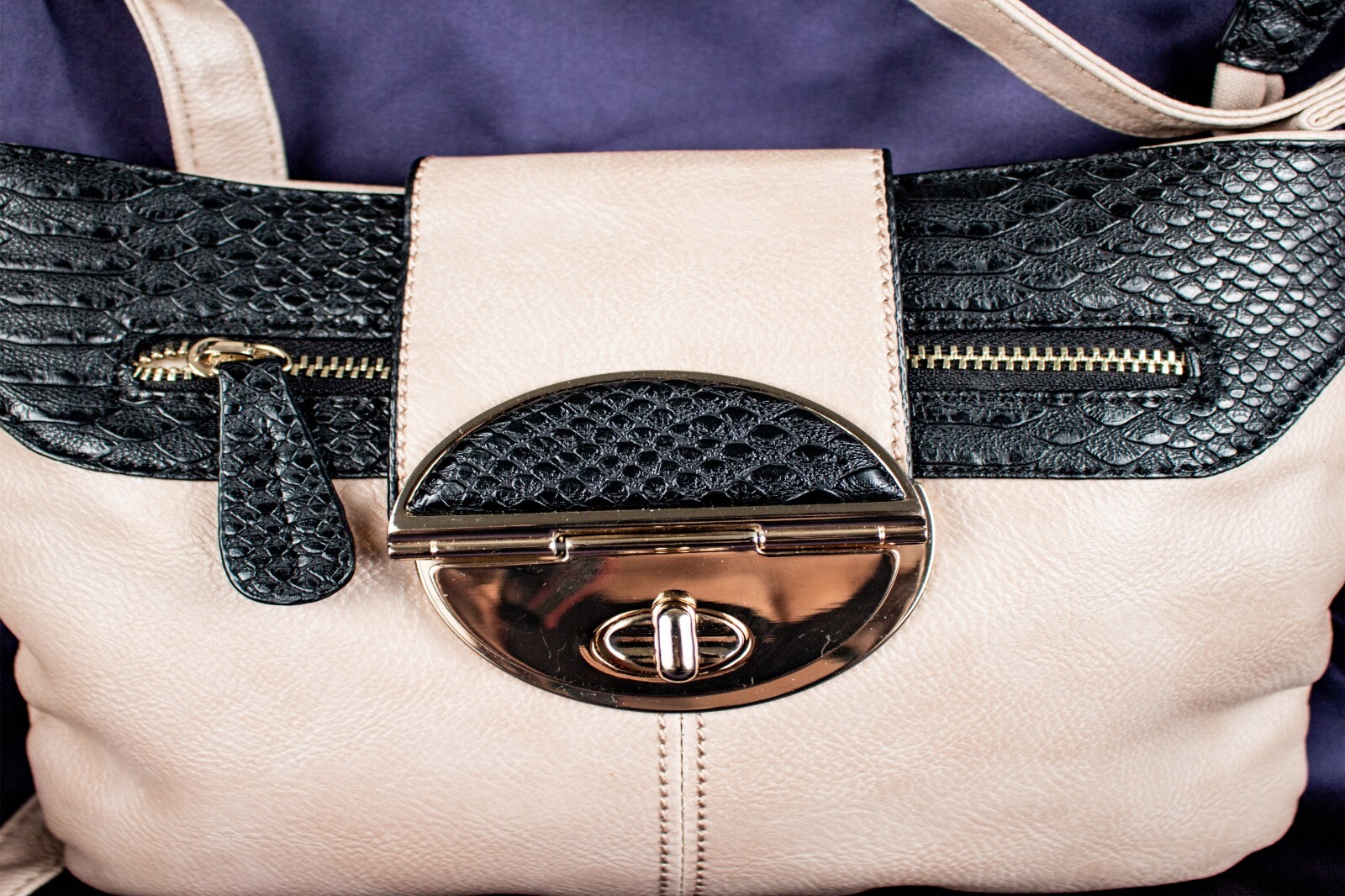 ALDO New Champagne Pink Navy Blue Genuine Leather Crossbody Handbag Size Medium