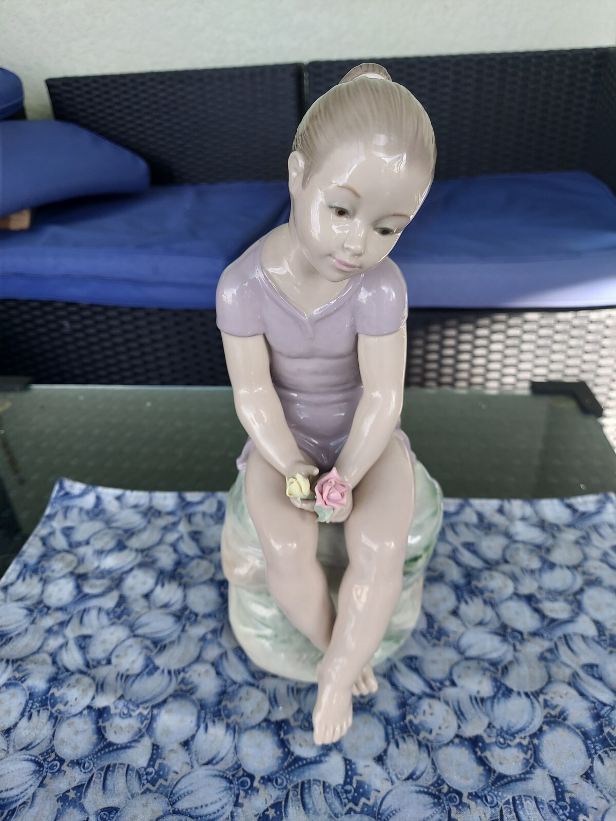 NAO Lladro Sweet Thoughts Girl Sitting on a Rock with Roses 11.5\