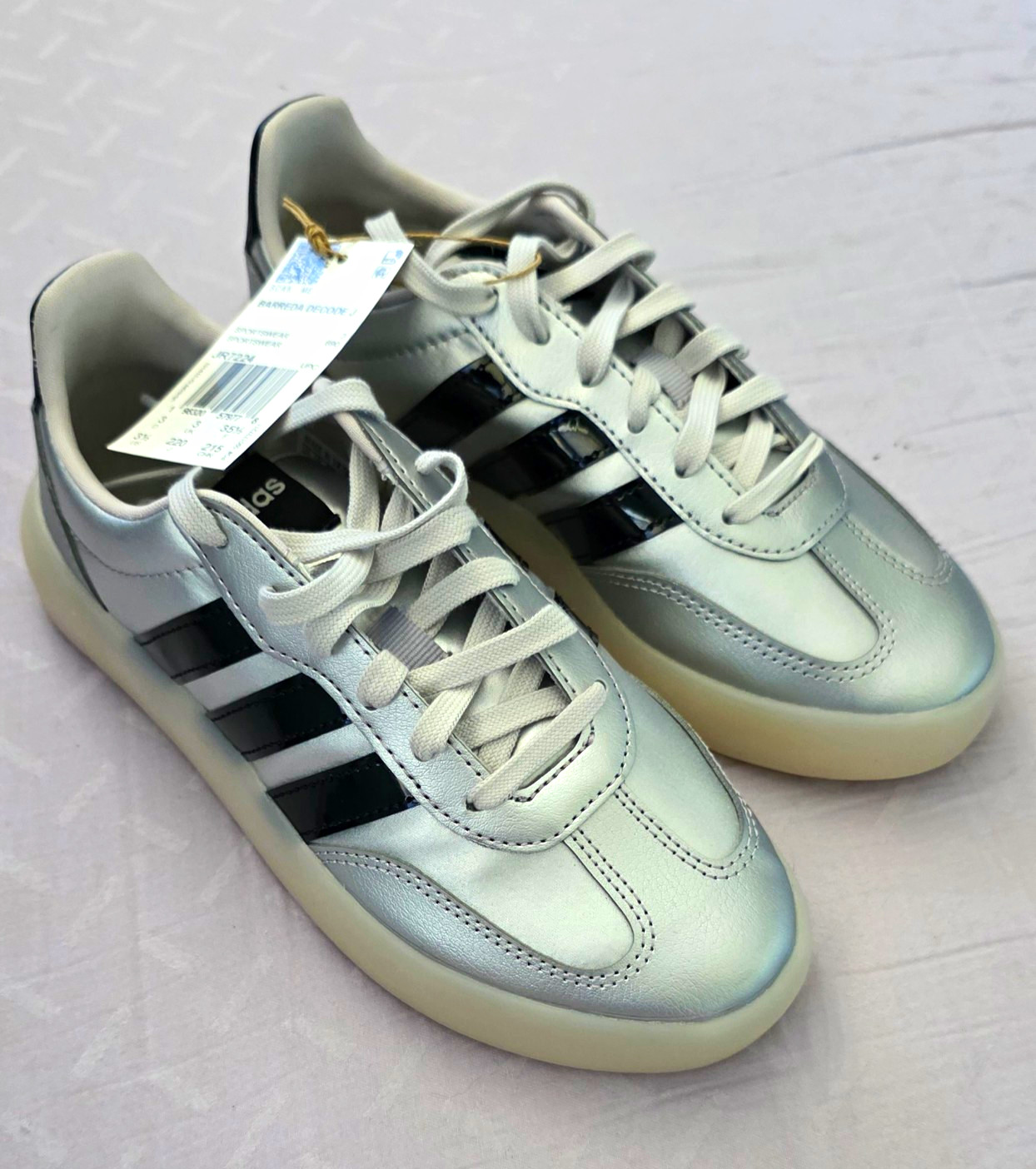 New Without Box Adidas Barreda Decode J Low Top Sneakers Silver Black White