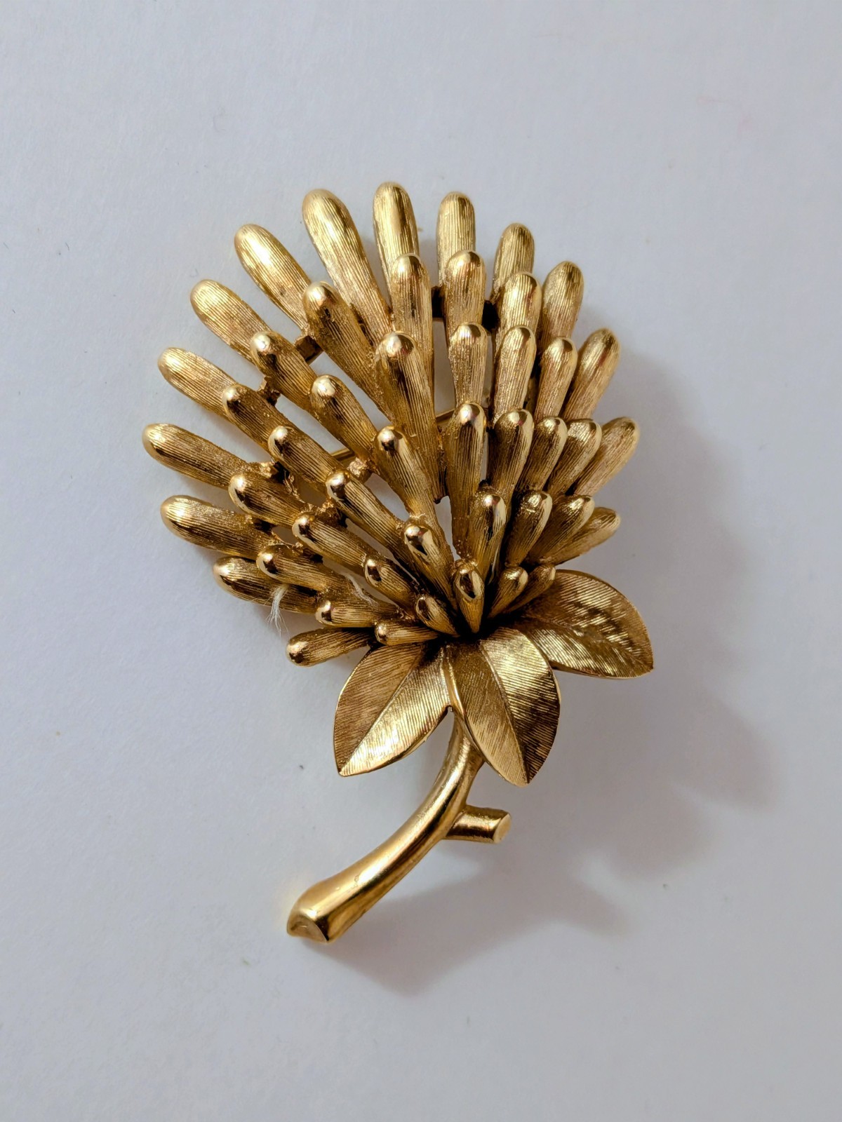 Vtg. Crown Trifari Brushed Gold Tone 3-D Thistle Flower Pin Brooch