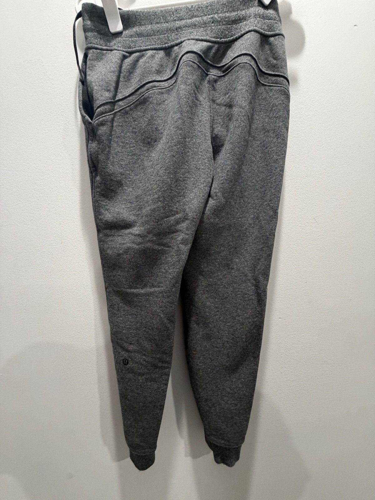 Women’s size 6 The lululemon Warm Down Jogger Women’s size 6 The lululemon Warm Down Jogger