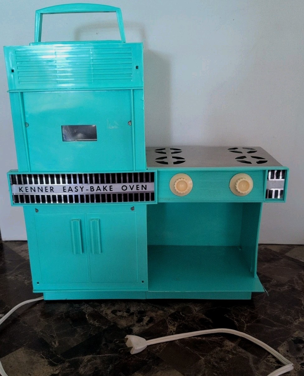 Vintage 1968 Kenner Easy Bake Oven Model 1600 Turquoise Light Comes On Vintage 1968 Kenner Easy Bake Oven Model 1600 Turquoise Light Comes On