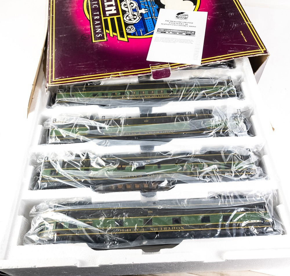 MTH Premier Northern Pacific 5 Car Streamline Passenger Set MINT RARE 20-65046 MTH Premier Northern Pacific 5 Car Streamline Passenger Set MINT RARE 20-65046