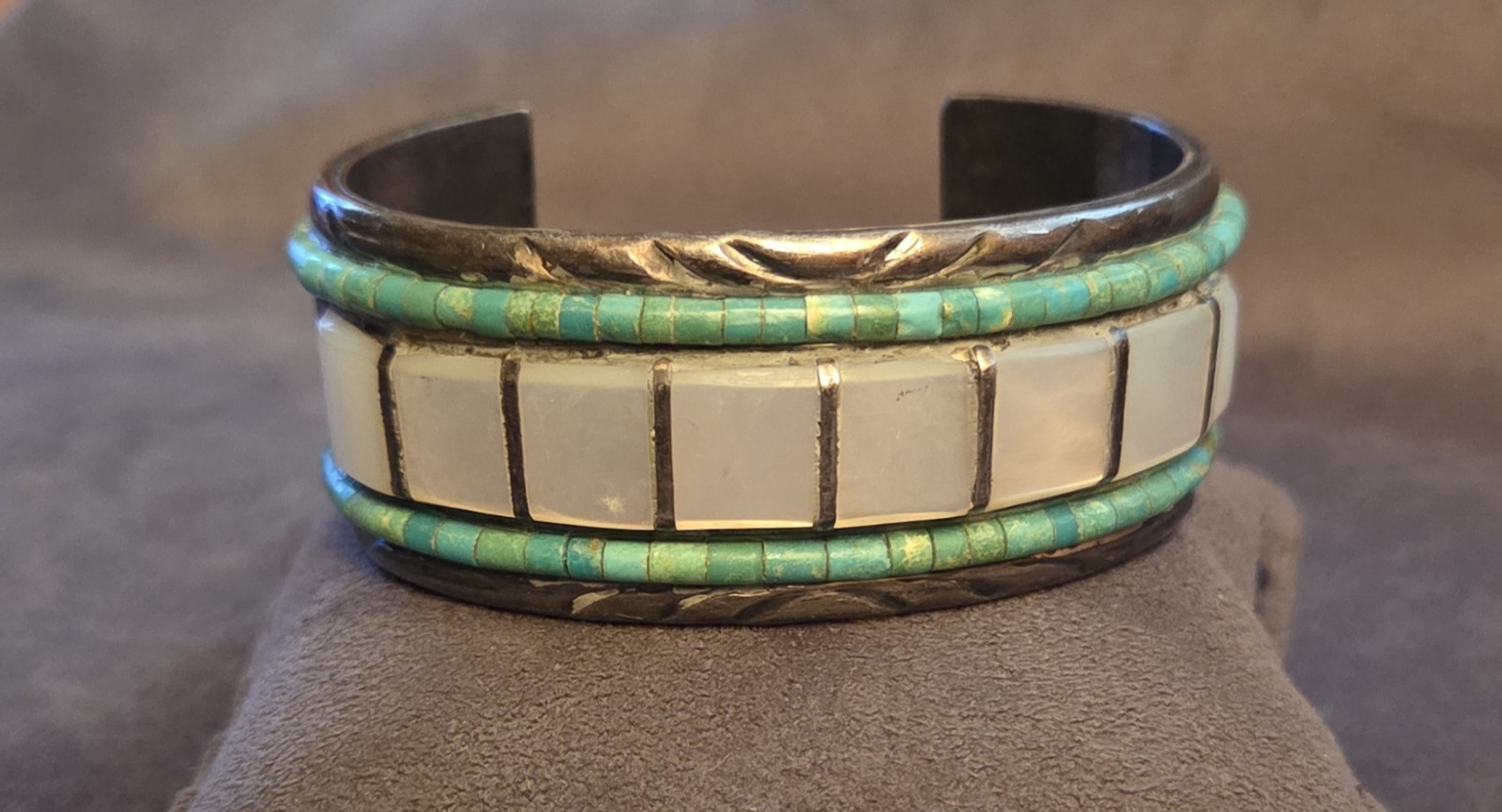 Heavy Native American Navajo HEISHI BEADS Sterling Bracelet. 69 Grams Heavy Native American Navajo HEISHI BEADS Sterling Bracelet. 69 Grams