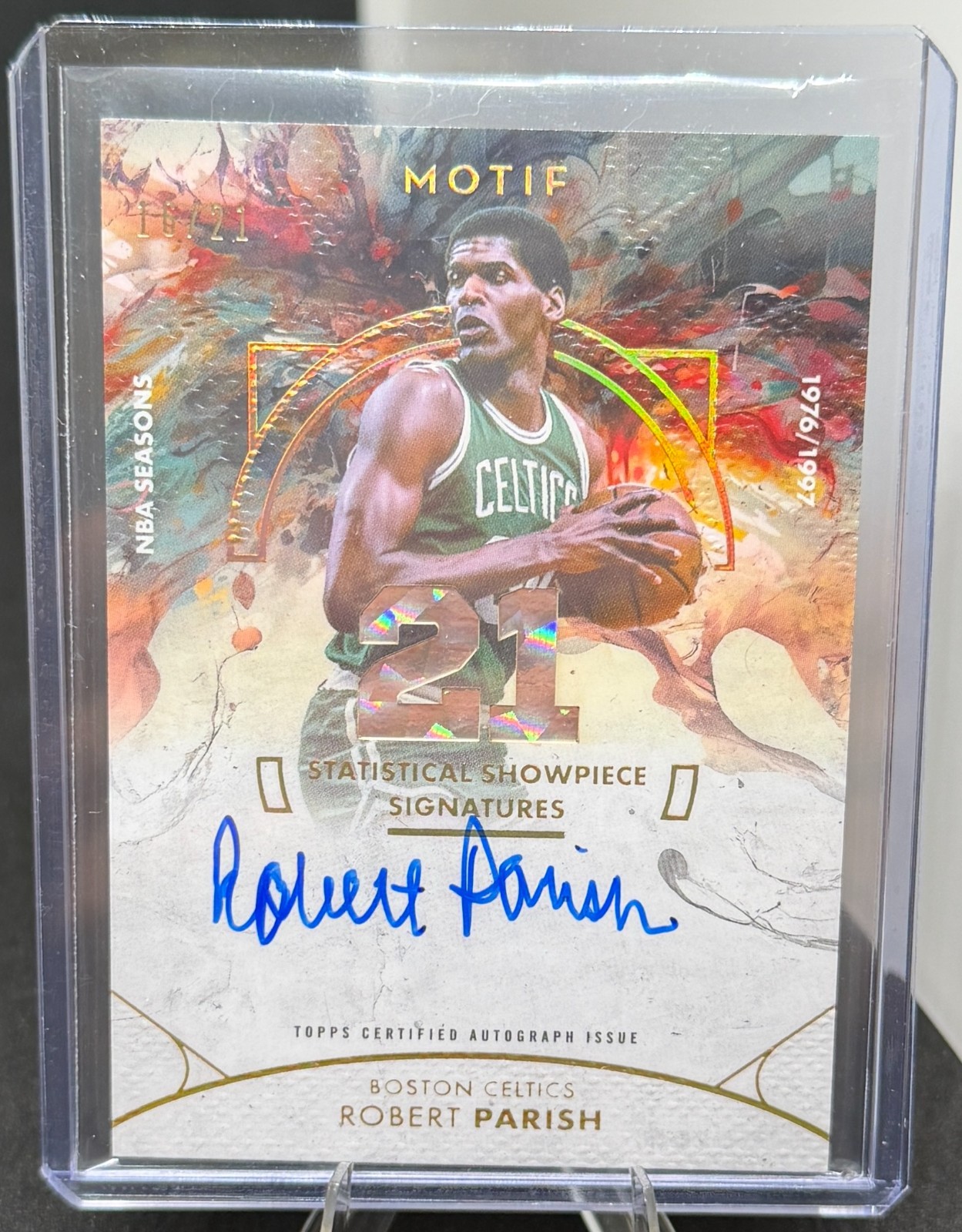 2025-2026 TOPPS MOTIF ROBERT PARISH STATISTCAL SHOWPIECE AUTO /21 *300 2025-2026 TOPPS MOTIF ROBERT PARISH STATISTCAL SHOWPIECE AUTO /21 *300