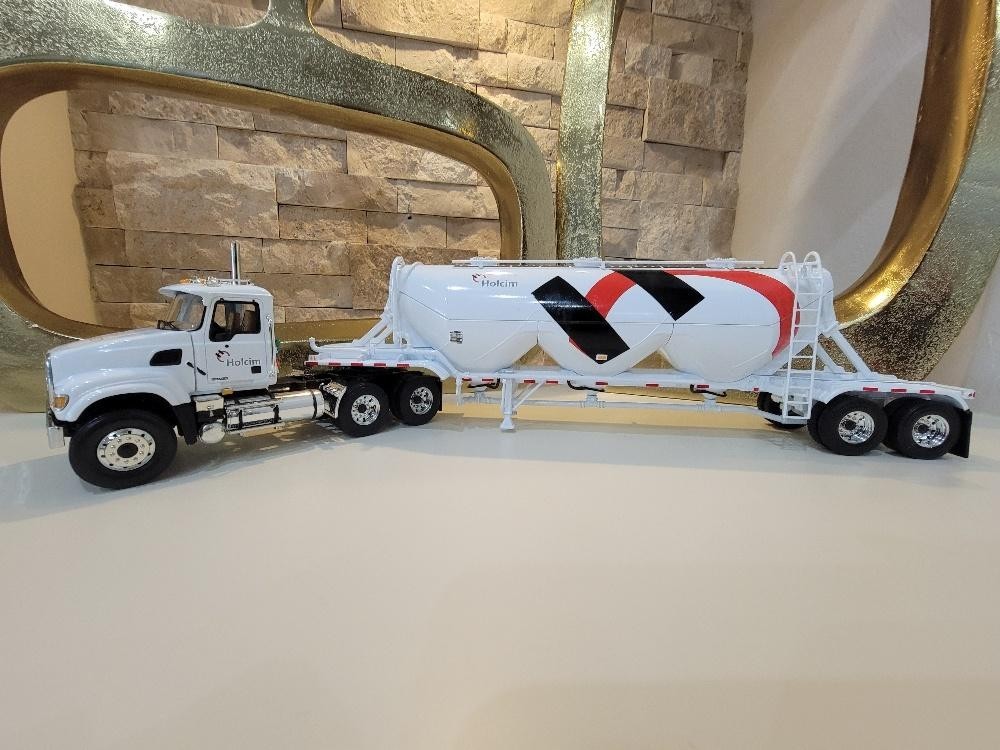 First Gear 1:34 Mack Granite ***Holcim*** Heil Dry Bulk Trailer/Semi First Gear 1:34 Mack Granite ***Holcim*** Heil Dry Bulk Trailer/Semi