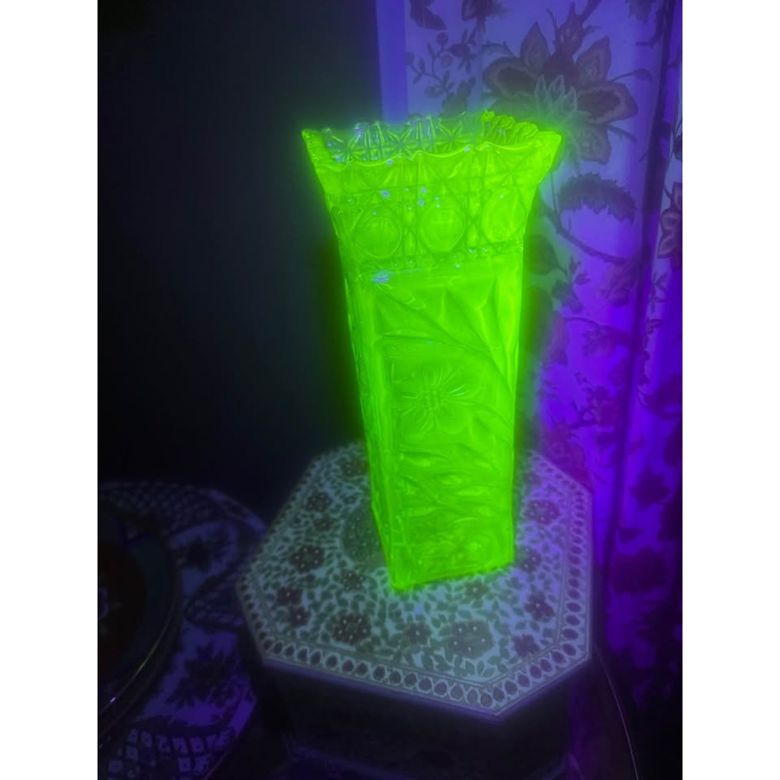 Antique c.1918 McKee Innovation #410 Uranium Glass Square Celery Vase – UV Glow