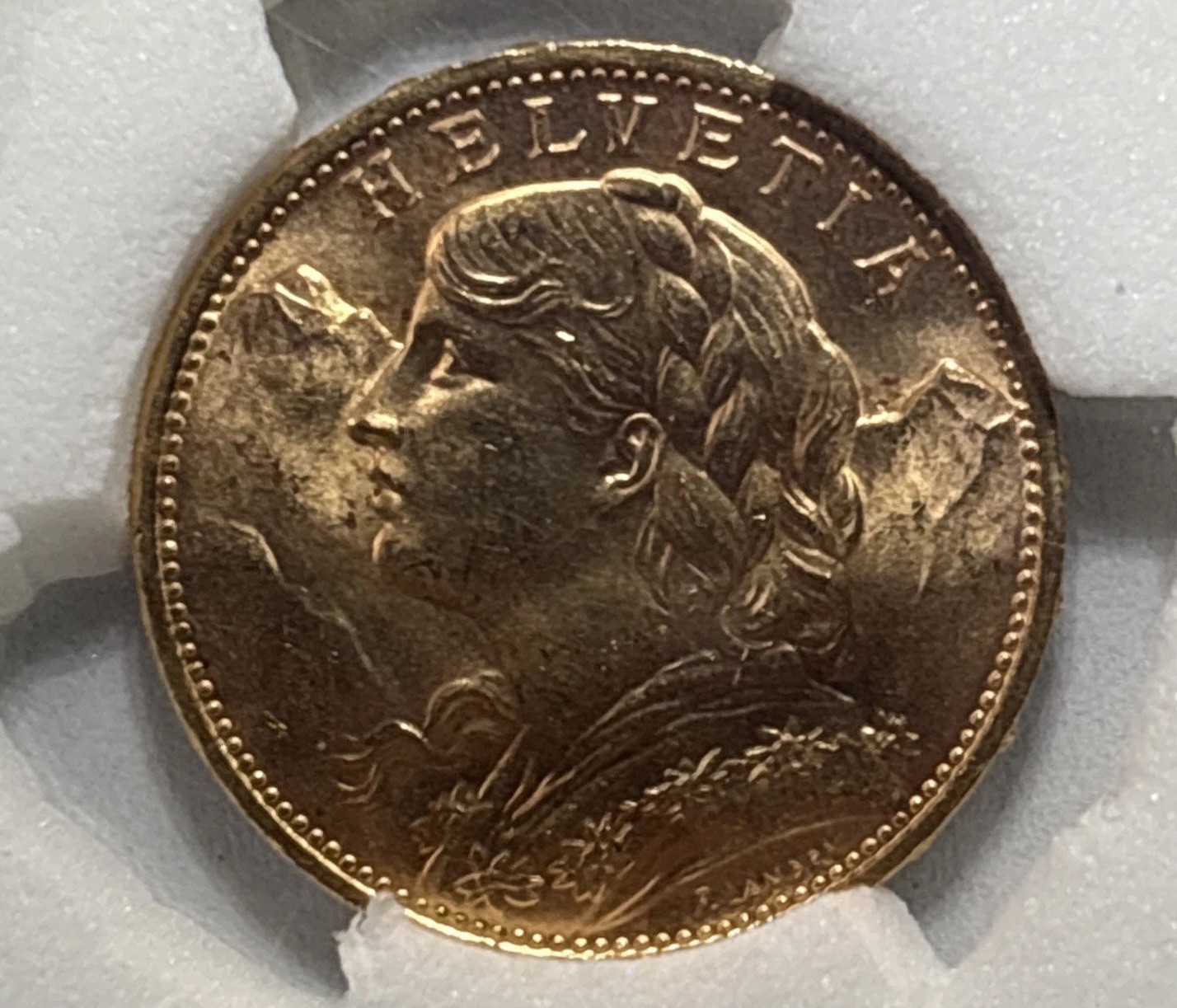 1914-B Swiss 20 Francs Helvetia Gold Coin 6.4gs 700,000 Low Mintage BU