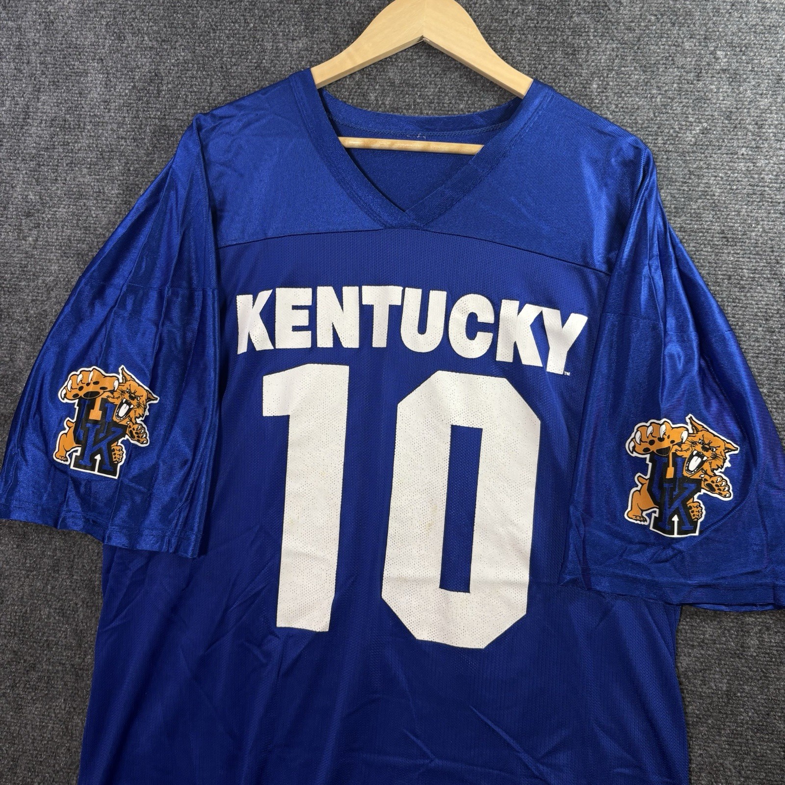 VTG Kentucky Wildcats Football Jersey Men’s M Blue Dazzle UK Cats NCAA SEC #10 VTG Kentucky Wildcats Football Jersey Men’s M Blue Dazzle UK Cats NCAA SEC #10