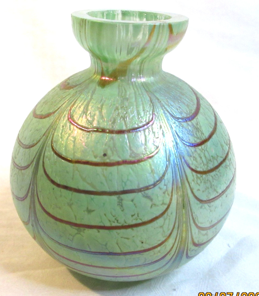 ANTIQUE~BOHEMIAN~IRIDESCENT ART GLASS~PULLED FEATHER~ATTRB: LOETZ~BULBOUS VASE ANTIQUE~BOHEMIAN~IRIDESCENT ART GLASS~PULLED FEATHER~ATTRB: LOETZ~BULBOUS VASE