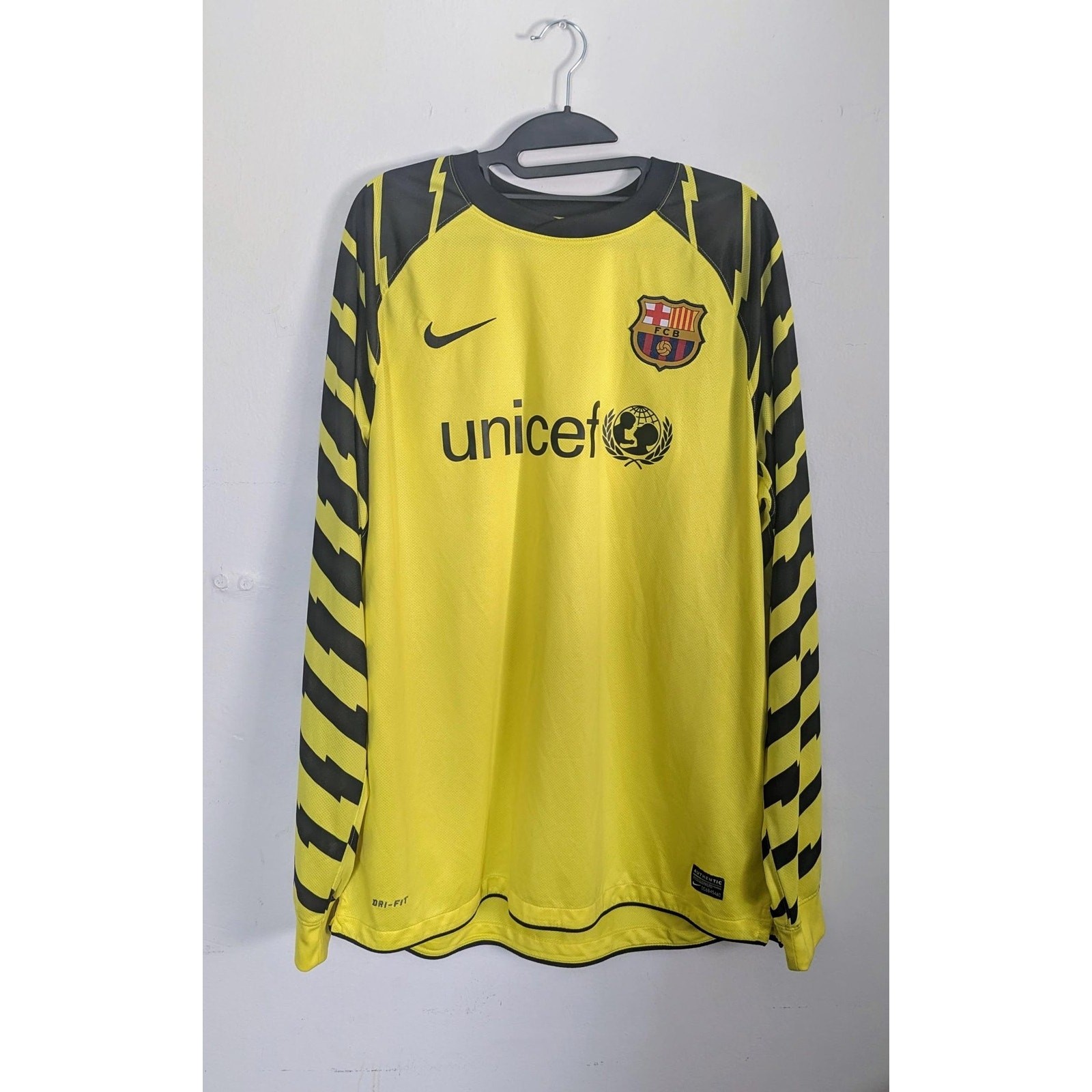 FC Barcelona 2010-11 Victor Valdes GK Jersey XL Nike Long Sleeve Vintage