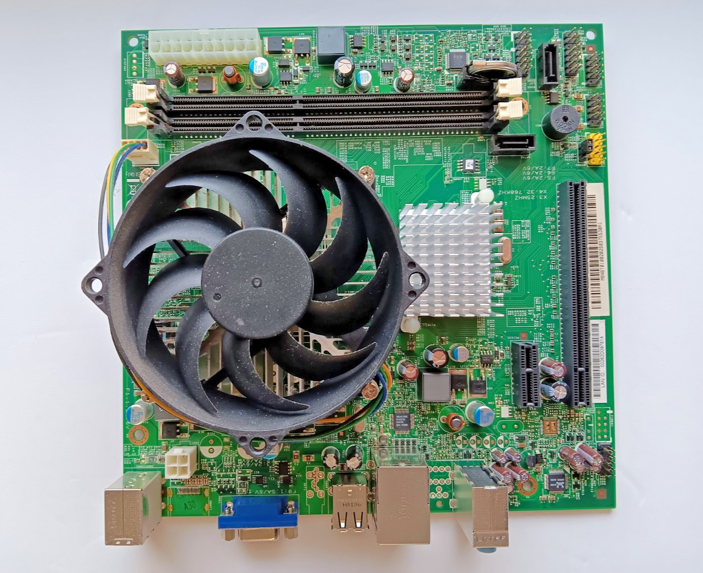 Emachine EL1352-01e MOTHERBOARD AMD Athlon II w/ Integrated NVIDIA 6150SE TESTED Emachine EL1352-01e MOTHERBOARD AMD Athlon II w/ Integrated NVIDIA 6150SE TESTED