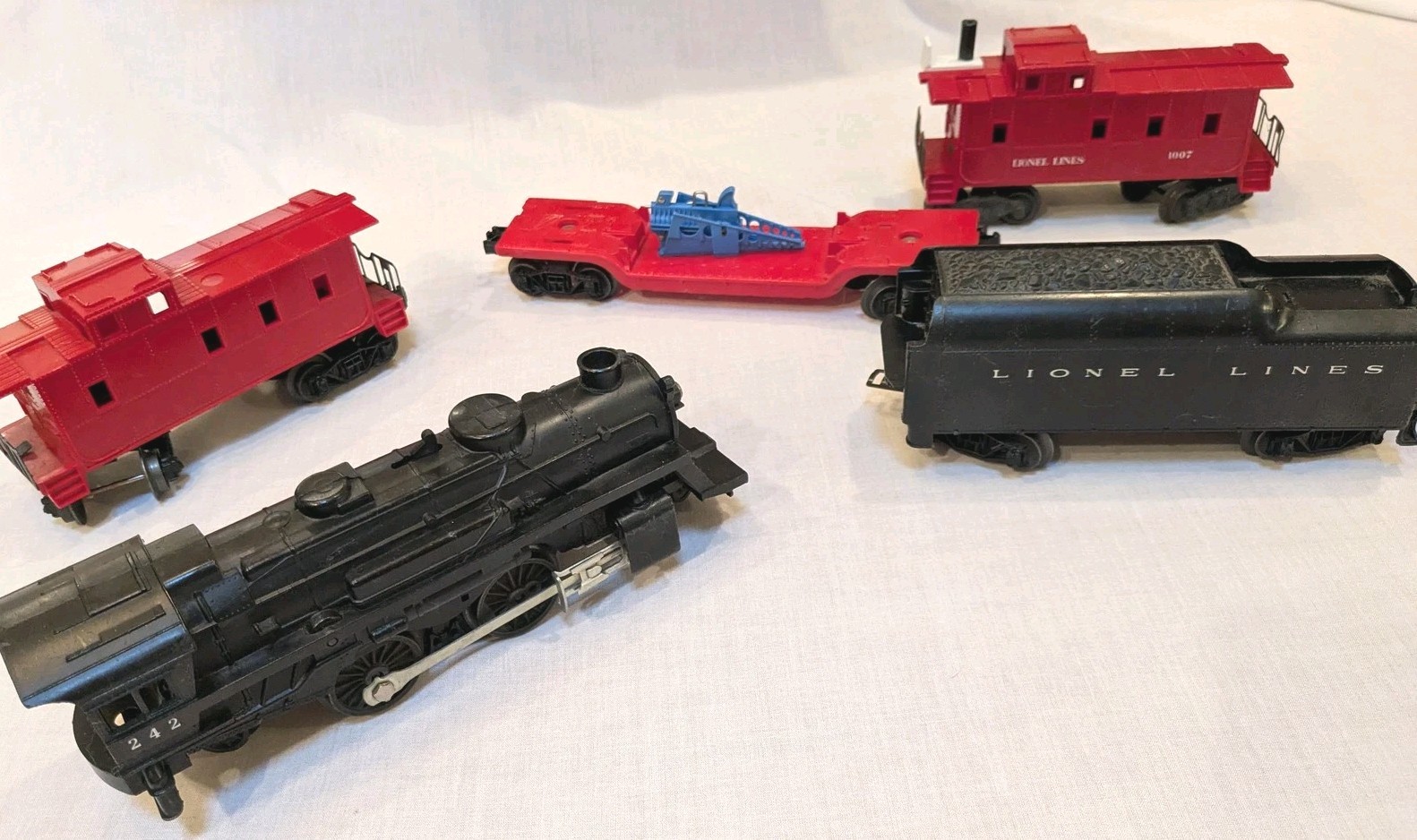 Vintage Lionel O Gauge Train Lot 242 Engine Tender Cabooses Flatcar 5 Pc