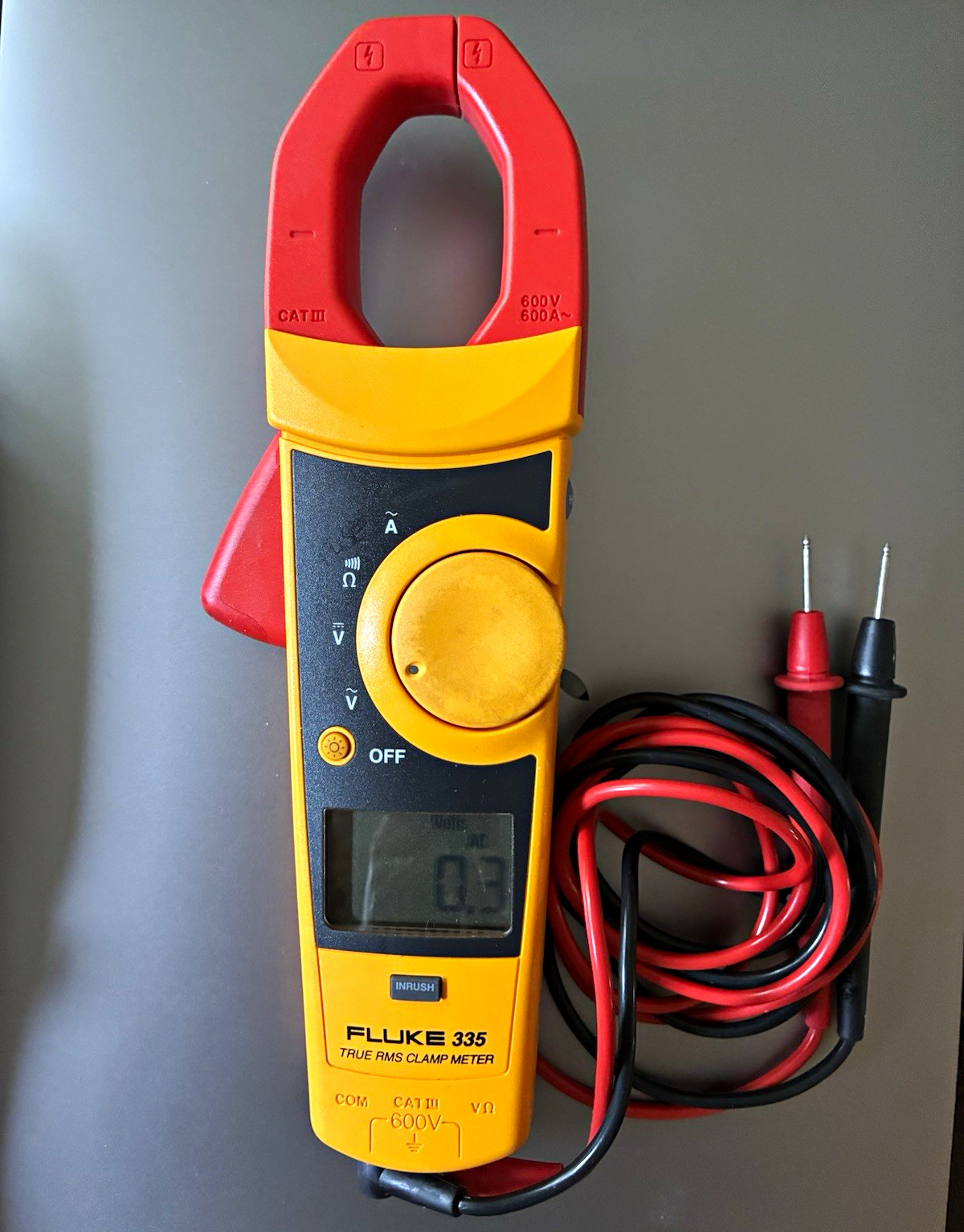Fluke 335 True RMS Clamp Meter 6000 Count CAT III 600V 600A Test Leads Case
