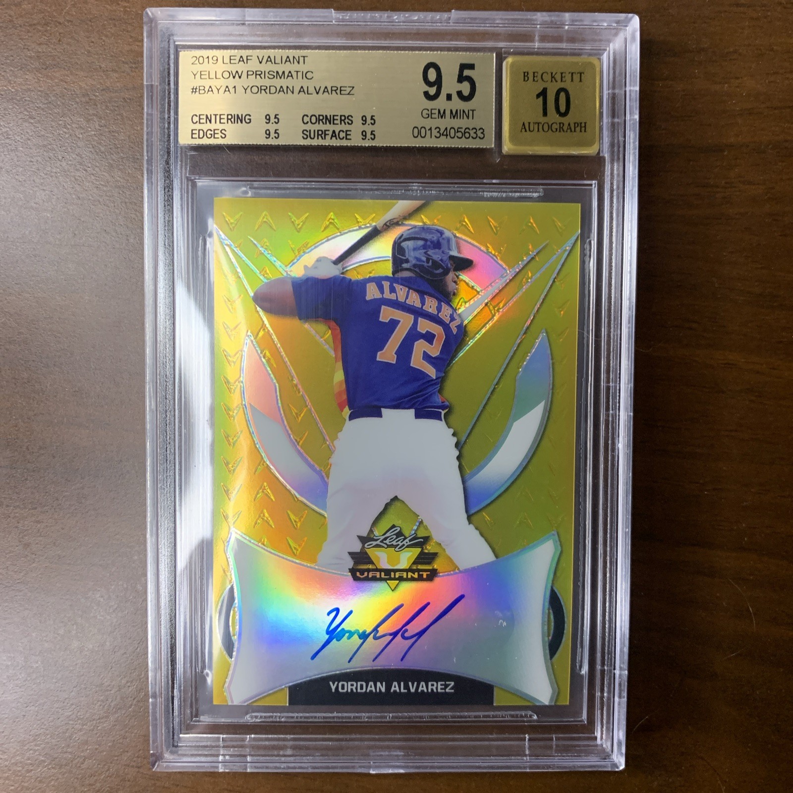 2019 Leaf Valiant Yordan Alvarez Rookie Auto Gold Refractor /10 BCG 9.5MVP pop1
