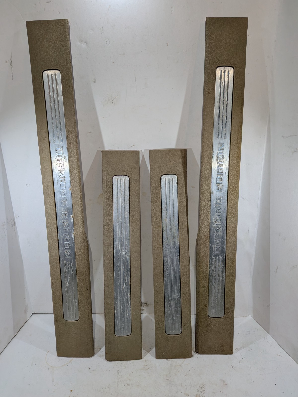 15848365 07-14 Chevy Suburban Door Sill Scuff Plate Set Front Rear LH RH Beige 15848365 07-14 Chevy Suburban Door Sill Scuff Plate Set Front Rear LH RH Beige