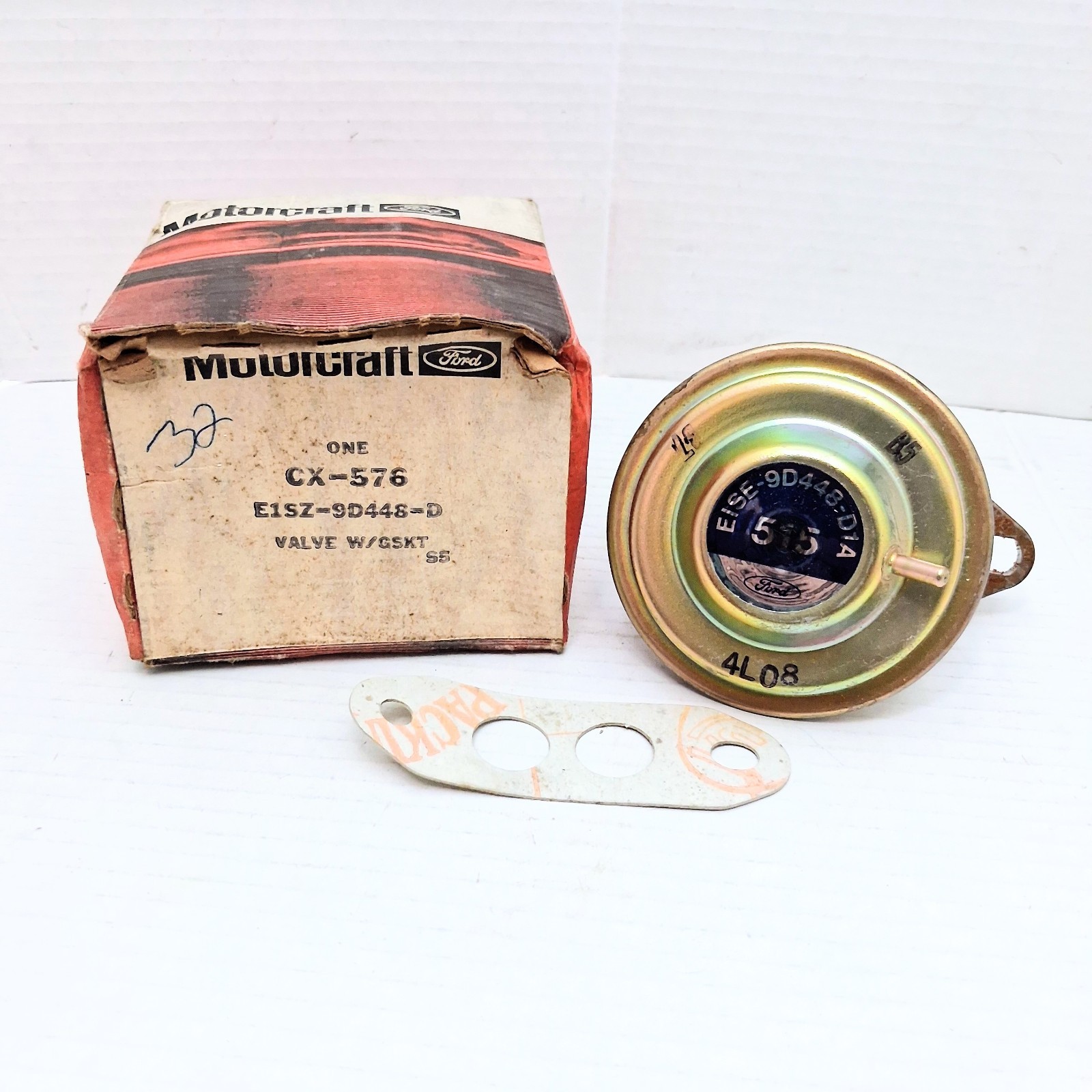 1981-82 Ford Thunderbird Motorcraft EGR Valve 255 4.2L V-8 CX-576 NOS