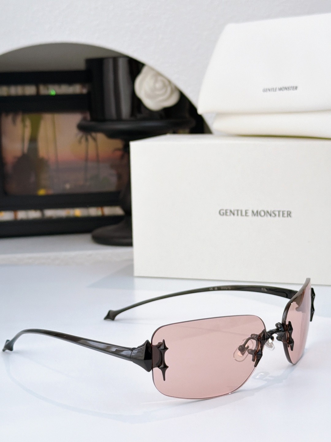 Gentle Monster TTL Sunglasses 64‑14‑145 Rimless Star Decor Pink Lens Gentle Monster TTL Sunglasses 64‑14‑145 Rimless Star Decor Pink Lens