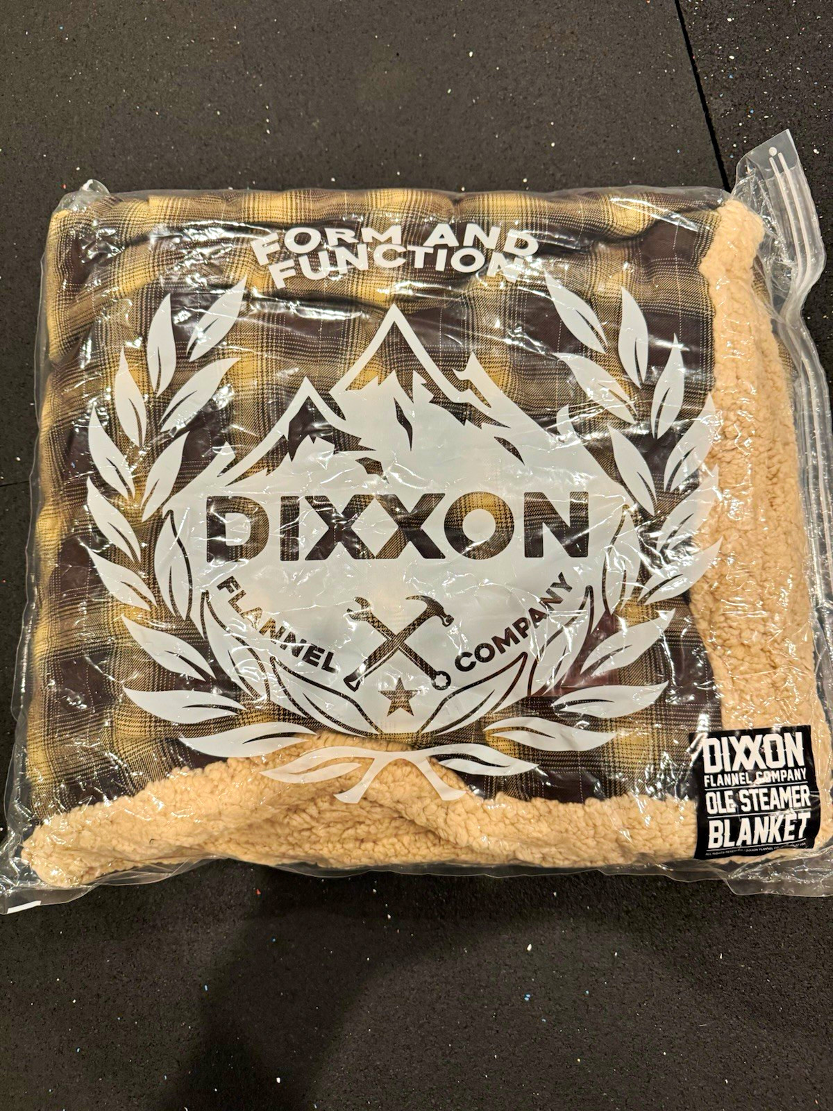 Dixxon Flannel Co Ole Steamer Sherpa Blanket Tan Brown Plaid 60x72 New Sealed