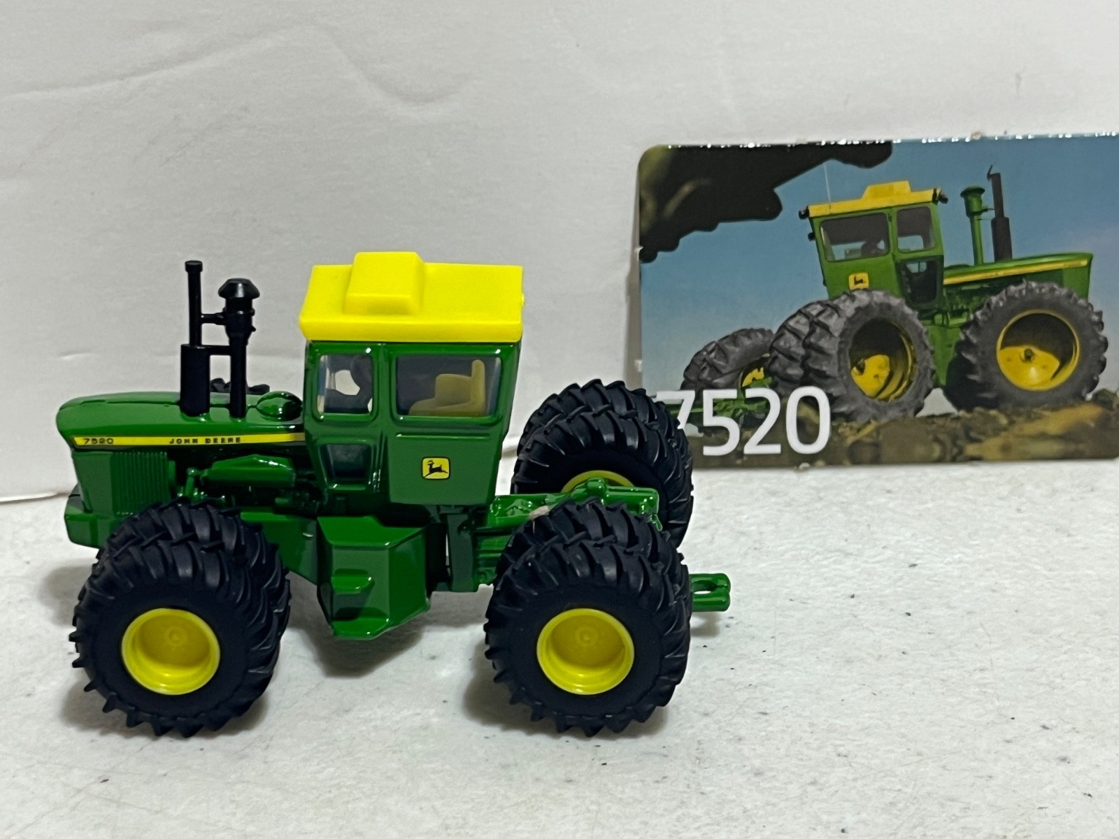John Deere 7520 Diesel Tractor 4 Wheel Dr. w Duals All Around 1/64 Scale by Ertl
